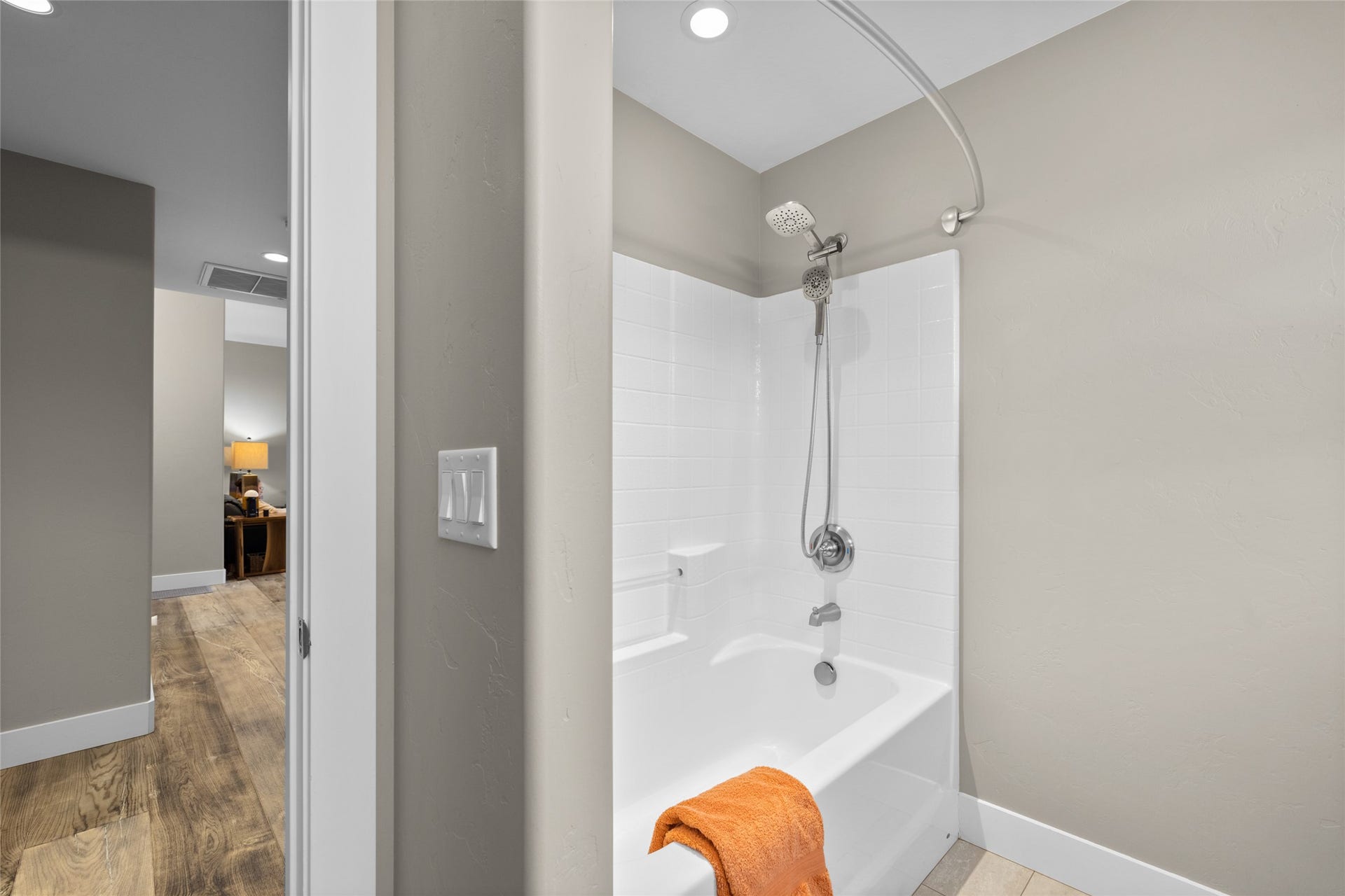 177 Palmer Drive, Kalispell, MT 59901 Tub shower combination