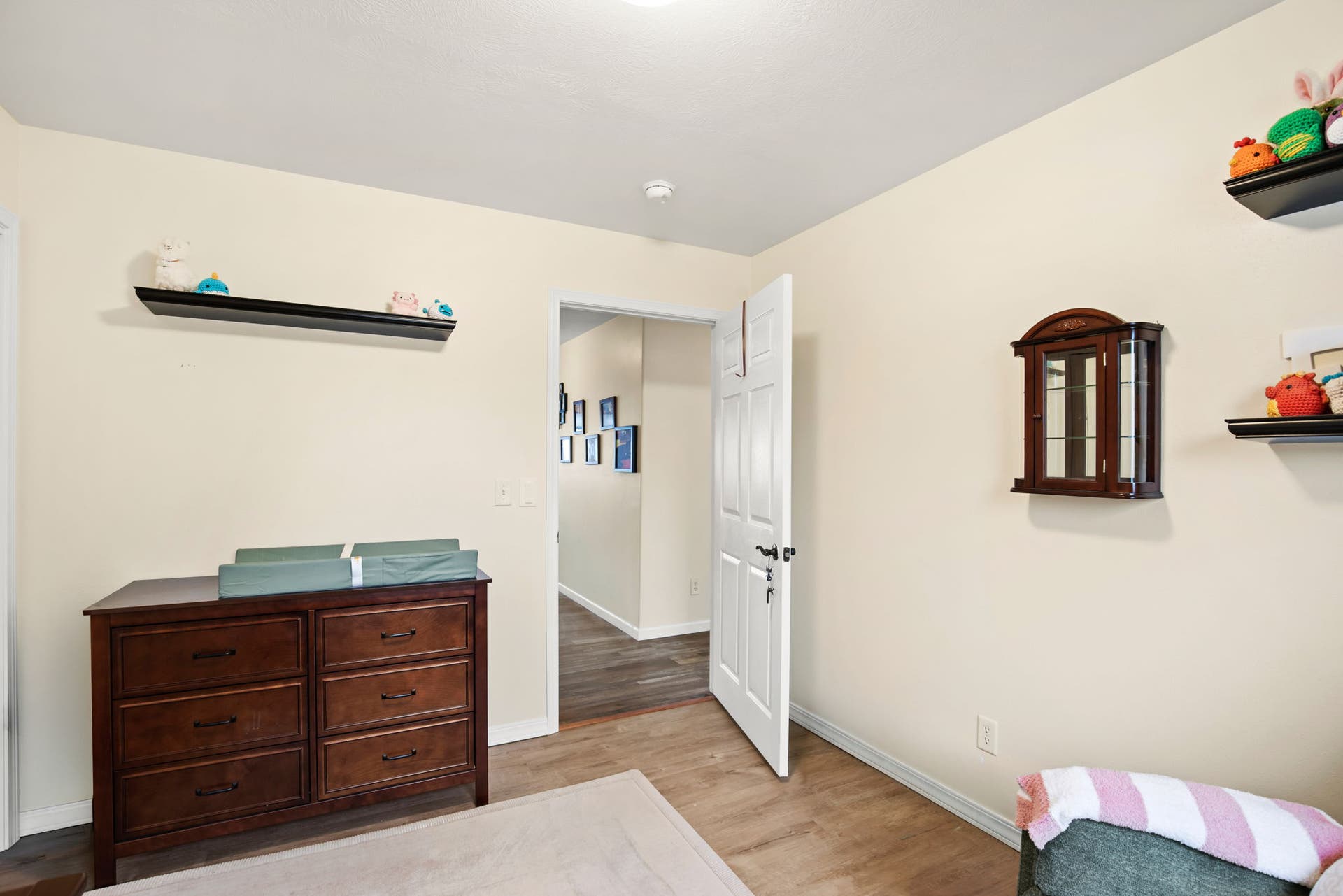 2541 Castle Pines Way, Great Falls, MT 59405 Wood-finish flooring with light-toned wall paint and white trim