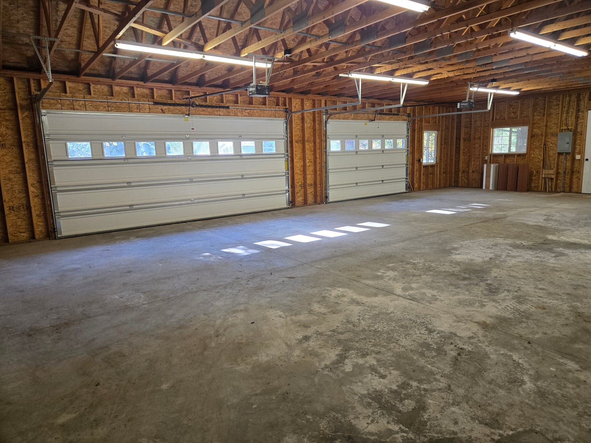 oversize 3+ car garage
