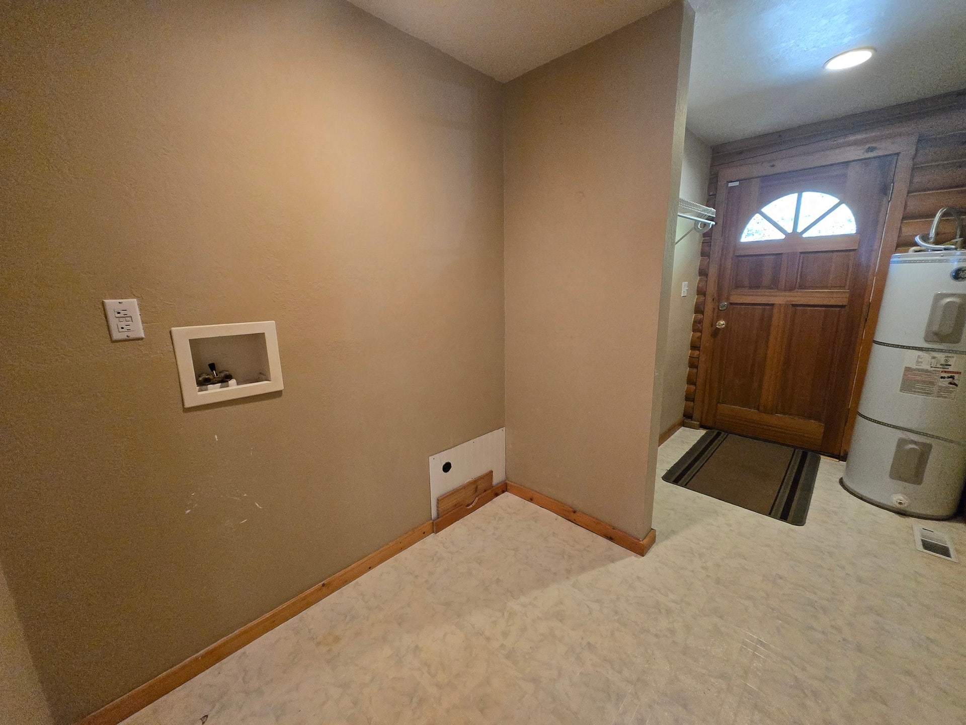 laundry room, door to back yard