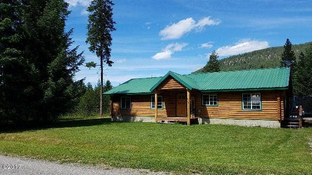 front (2017 picture with green grass))
