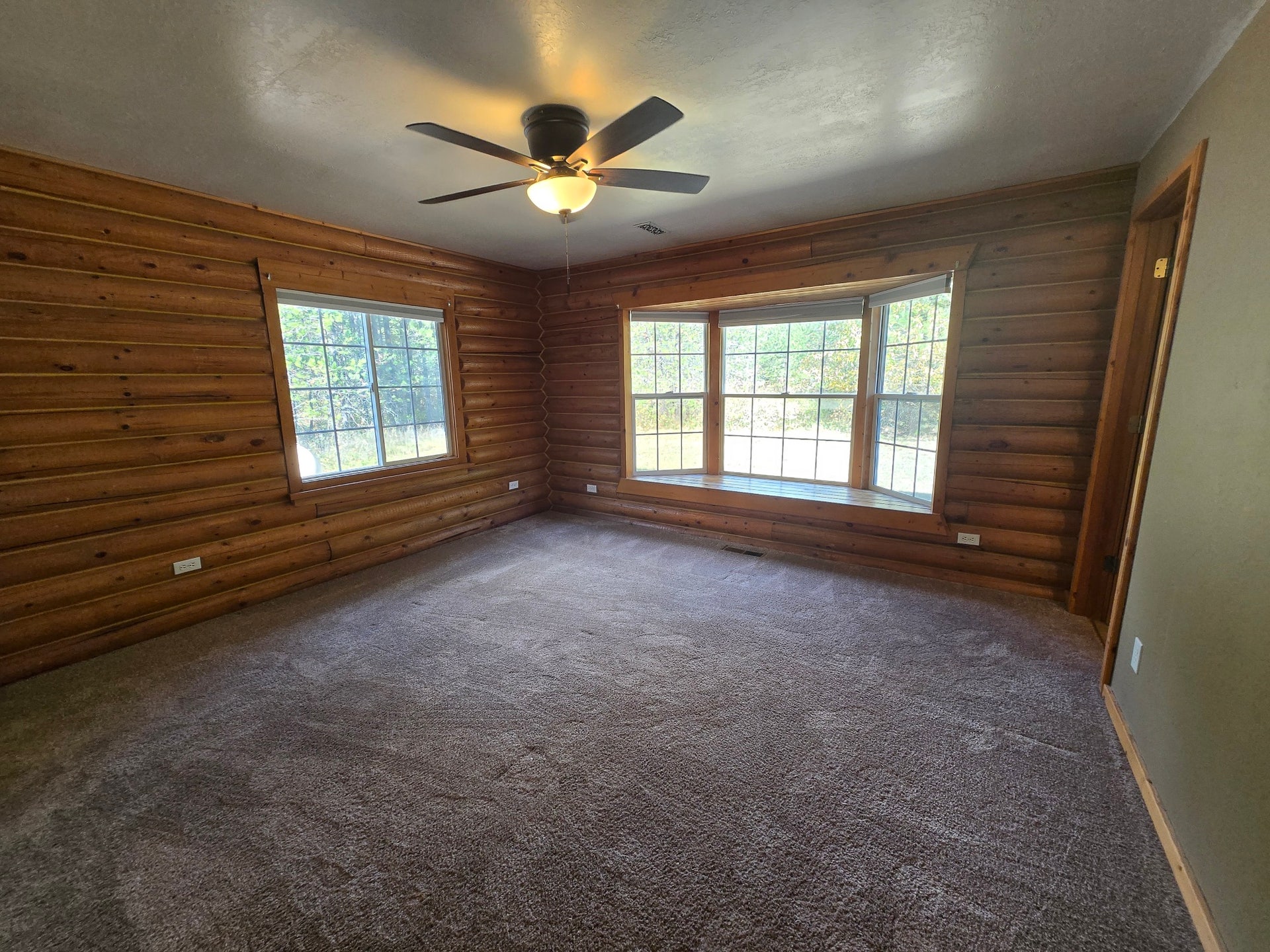 primary bedroom, bay window