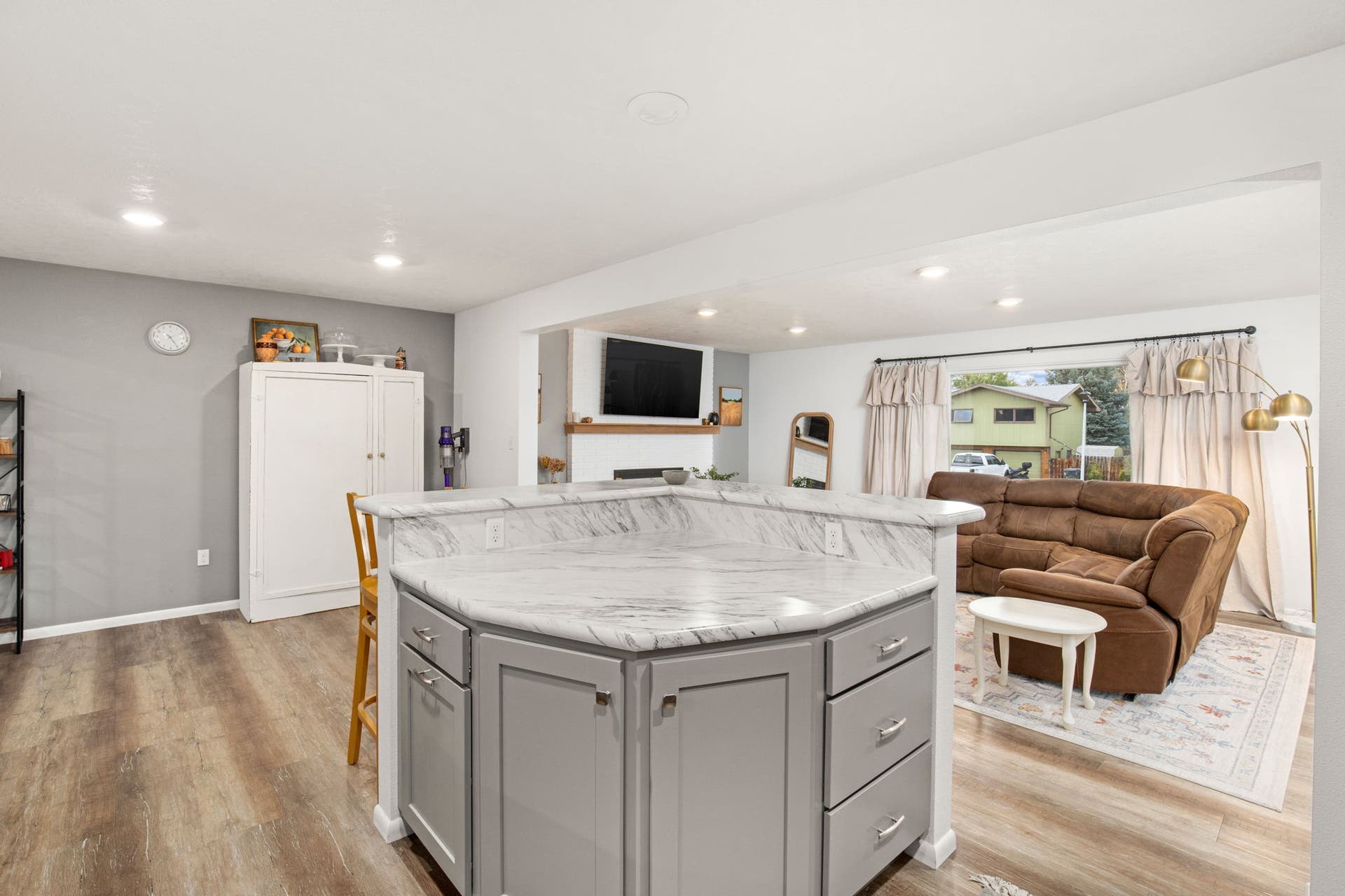 912 25th Avenue SW, Great Falls, MT 59404 Lots of storage in island