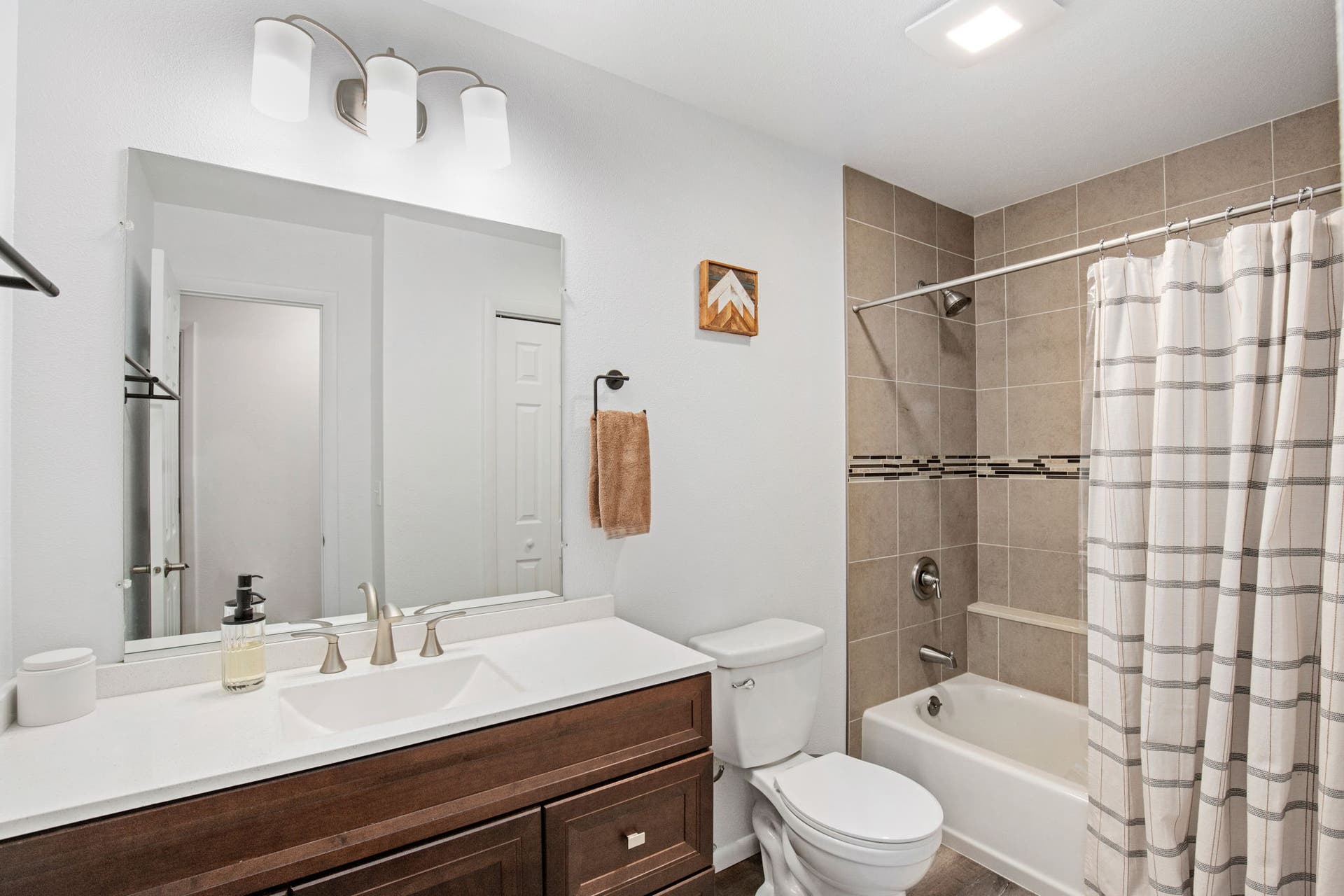 912 25th Avenue SW, Great Falls, MT 59404 912 25th Avenue SW, Great Falls, MT 59404