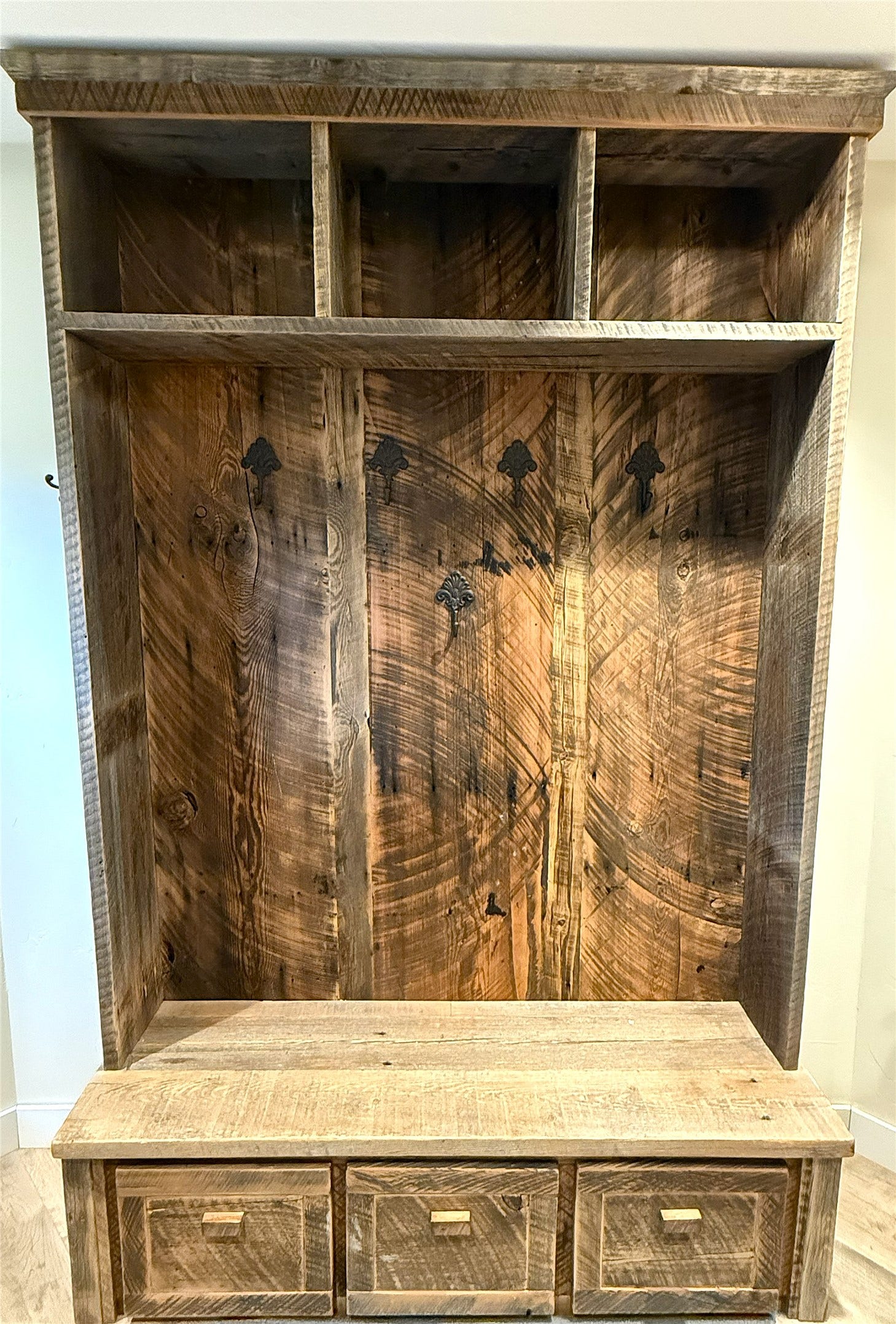 147 Peltier Place, Eureka, MT 59917 Custom Furniture - Laundry Room