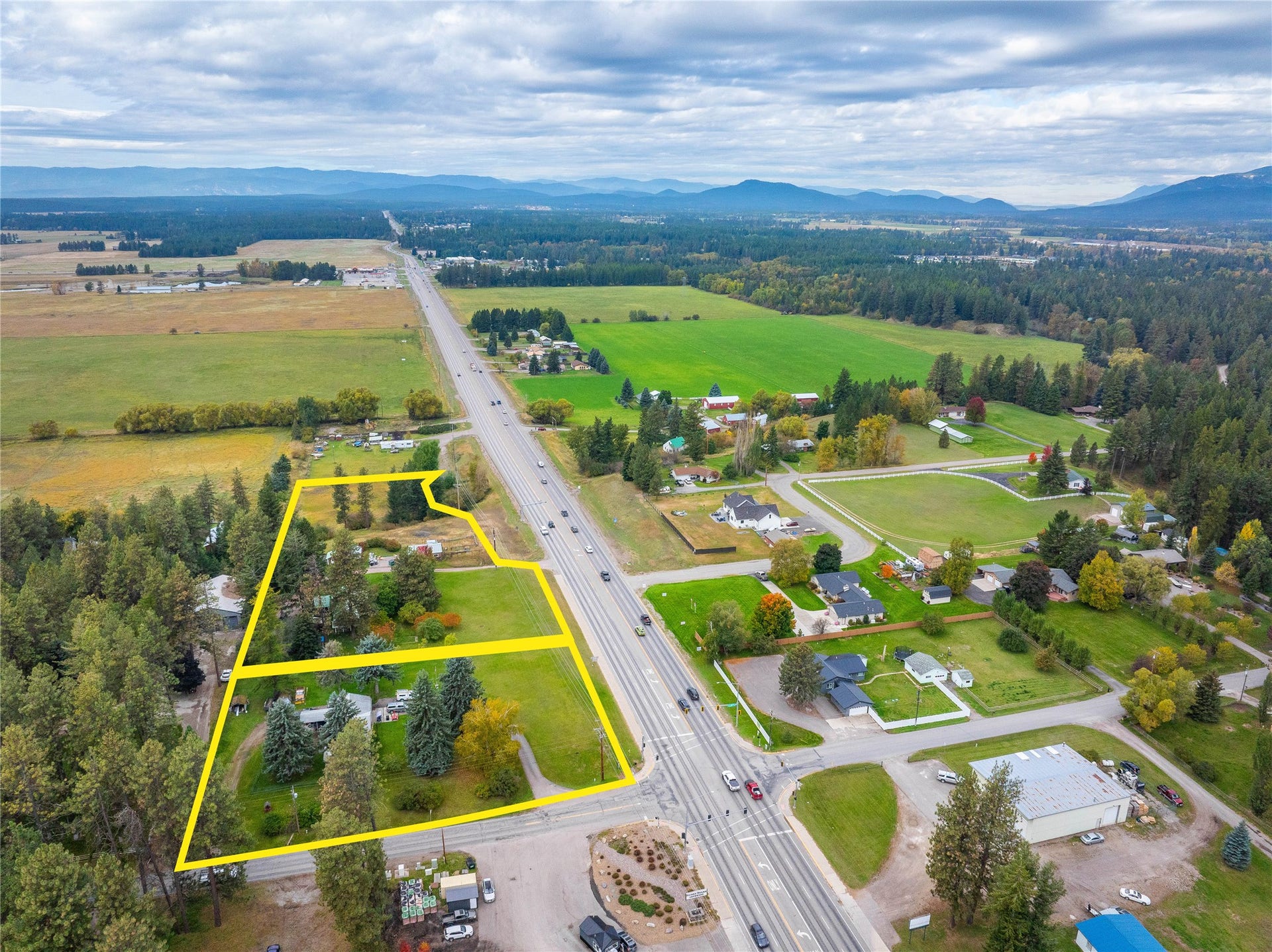 110 S Hilltop Road, Columbia Falls, MT 59912 Property boundaries shown are for illustrative purposes only and are not intended to represent the actual or legally established property lines
