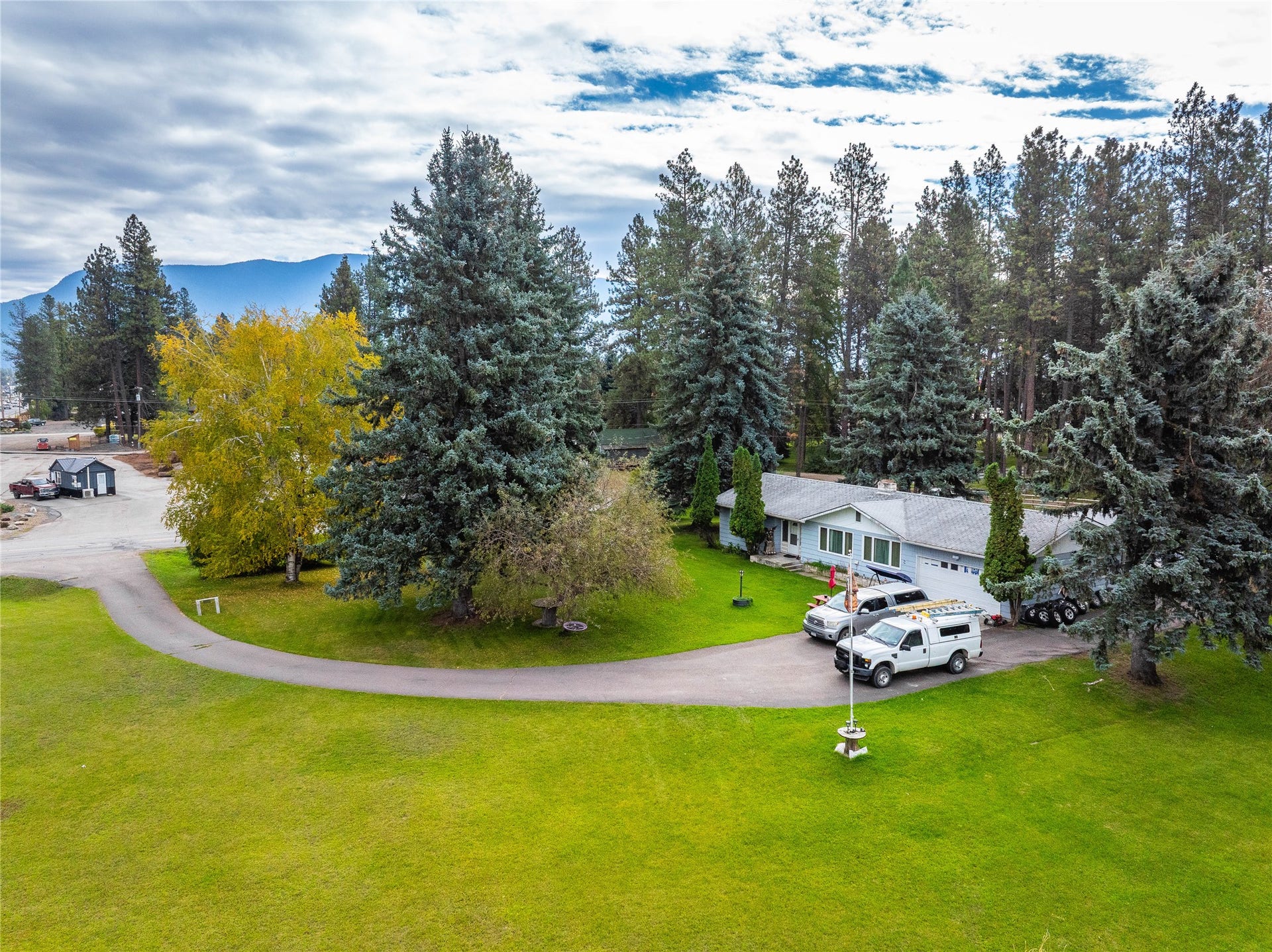110 S Hilltop Road, Columbia Falls, MT 59912 110 S Hilltop Road, Columbia Falls, MT 59912