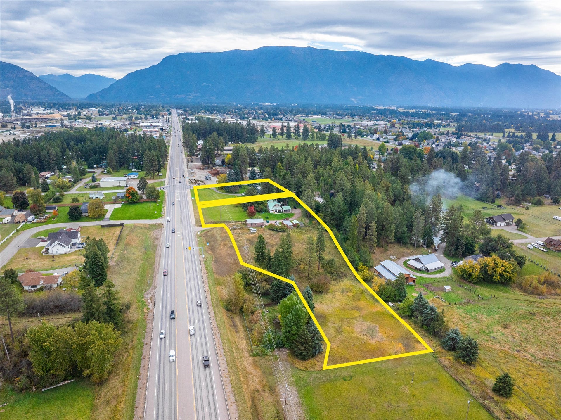 110 S Hilltop Road, Columbia Falls, MT 59912 Property boundaries shown are for illustrative purposes only and are not intended to represent the actual or legally established property lines