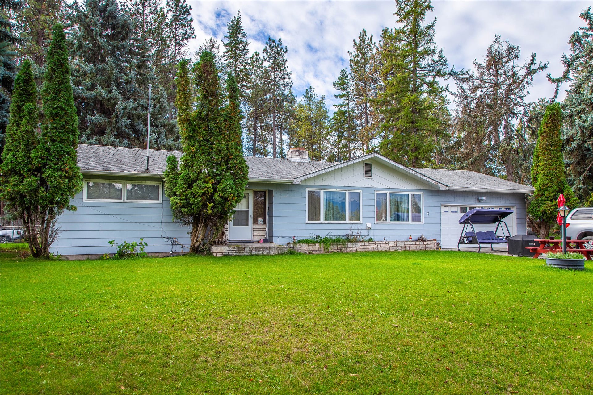 110 S Hilltop Road, Columbia Falls, MT 59912 110 S Hilltop Rd
3 bed 2 bath