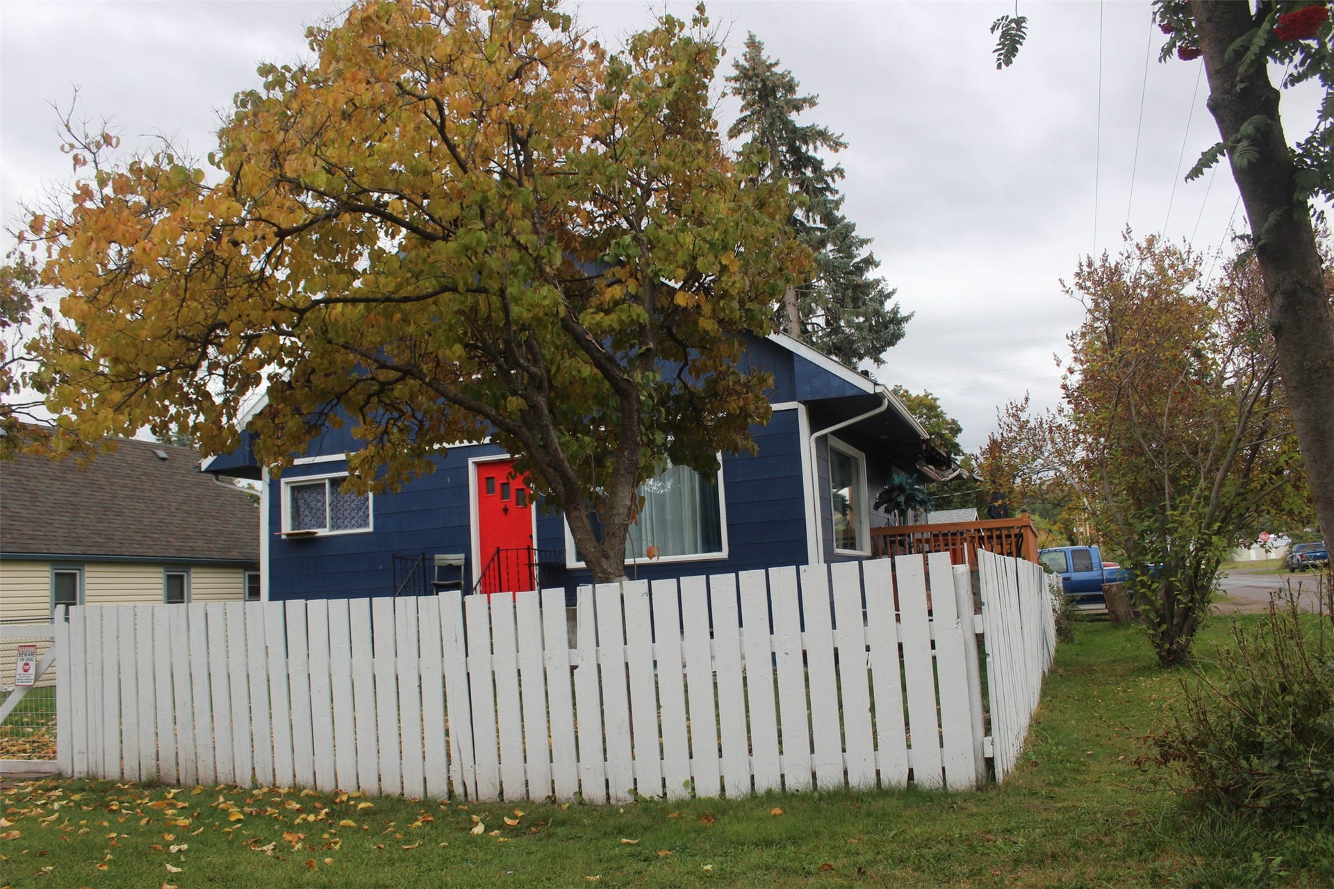 702 6th Avenue E, Polson, MT 59860 can see roof damage on side