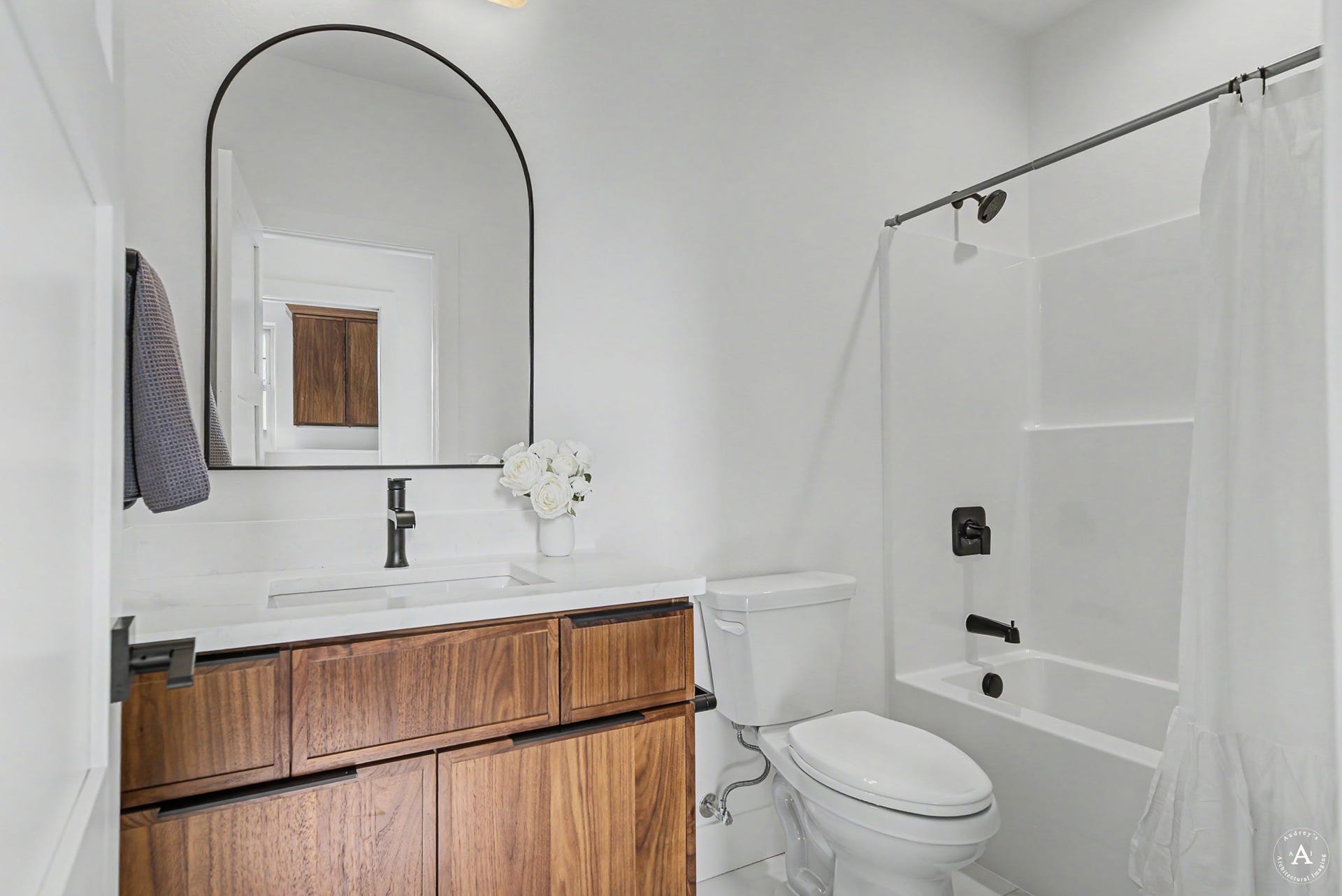 2754 Lone Chief Loop, Helena, MT 59601 White ceramic tile flooring