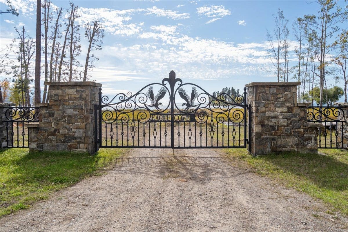 386,414,440 Holt Drive, Bigfork, MT 59911 386,414,440 Holt Drive, Bigfork, MT 59911