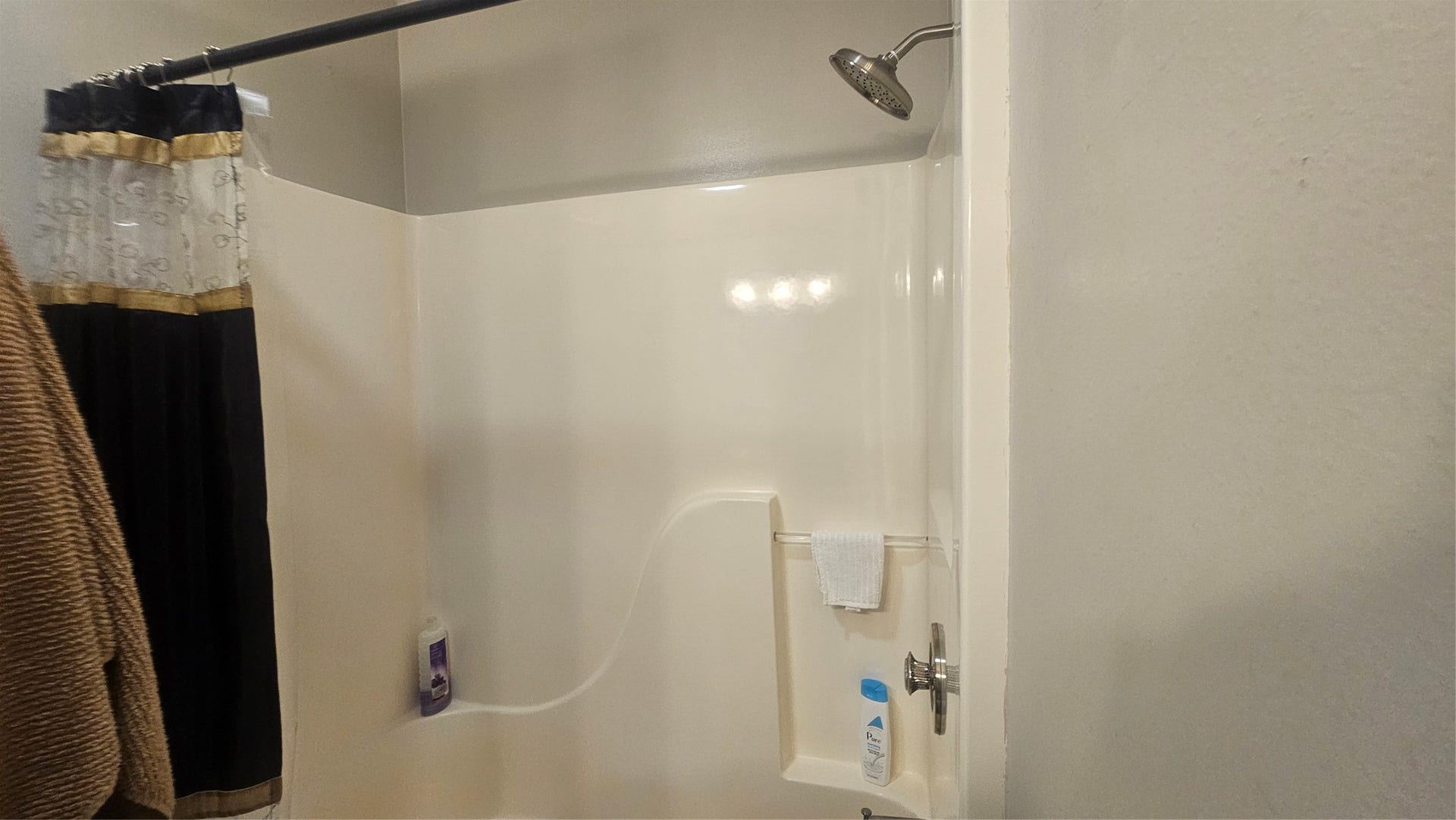 309 29th Avenue NE, Great Falls, MT 59404 Main Floor Bathroom