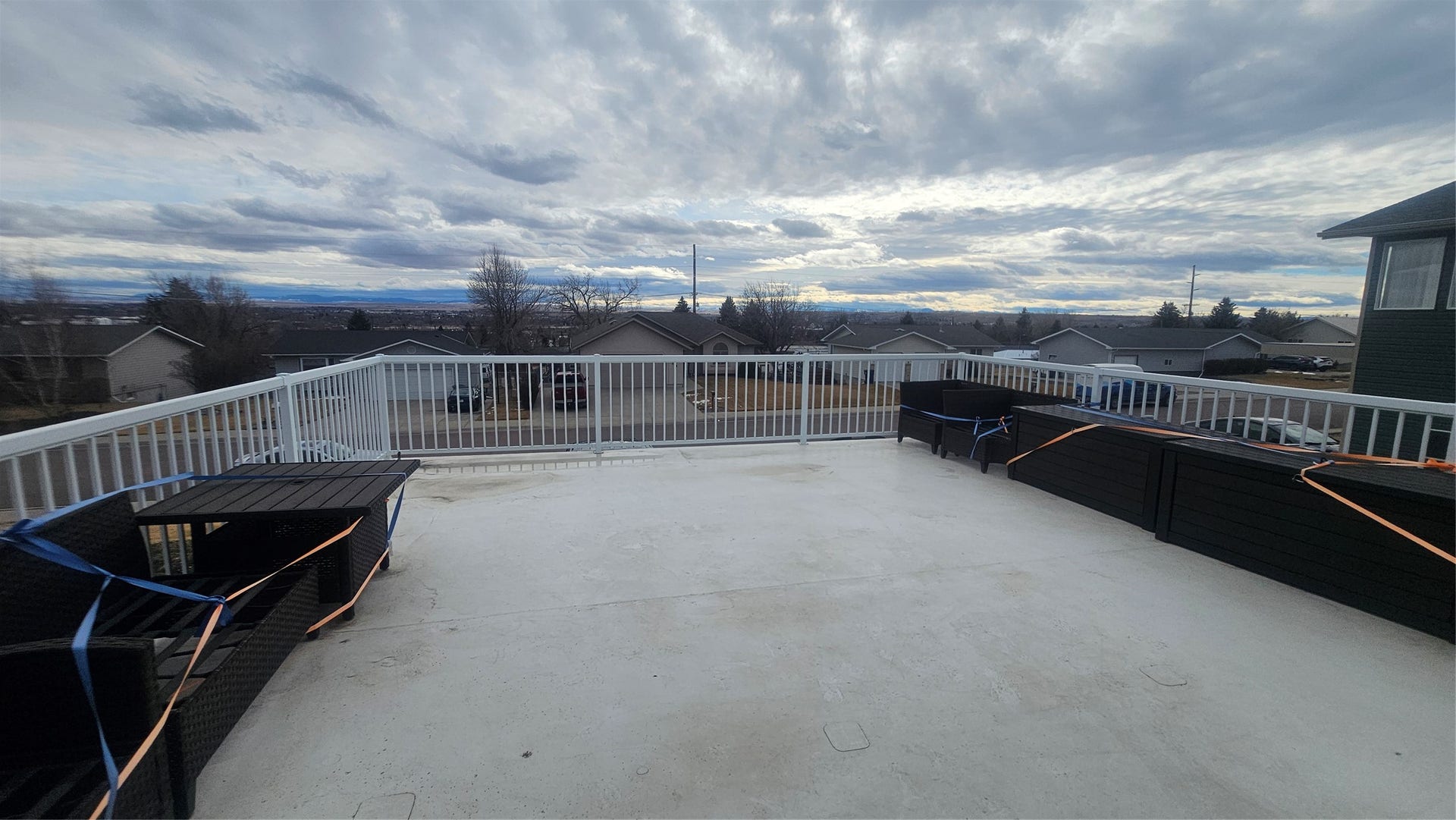 309 29th Avenue NE, Great Falls, MT 59404 Front Deck