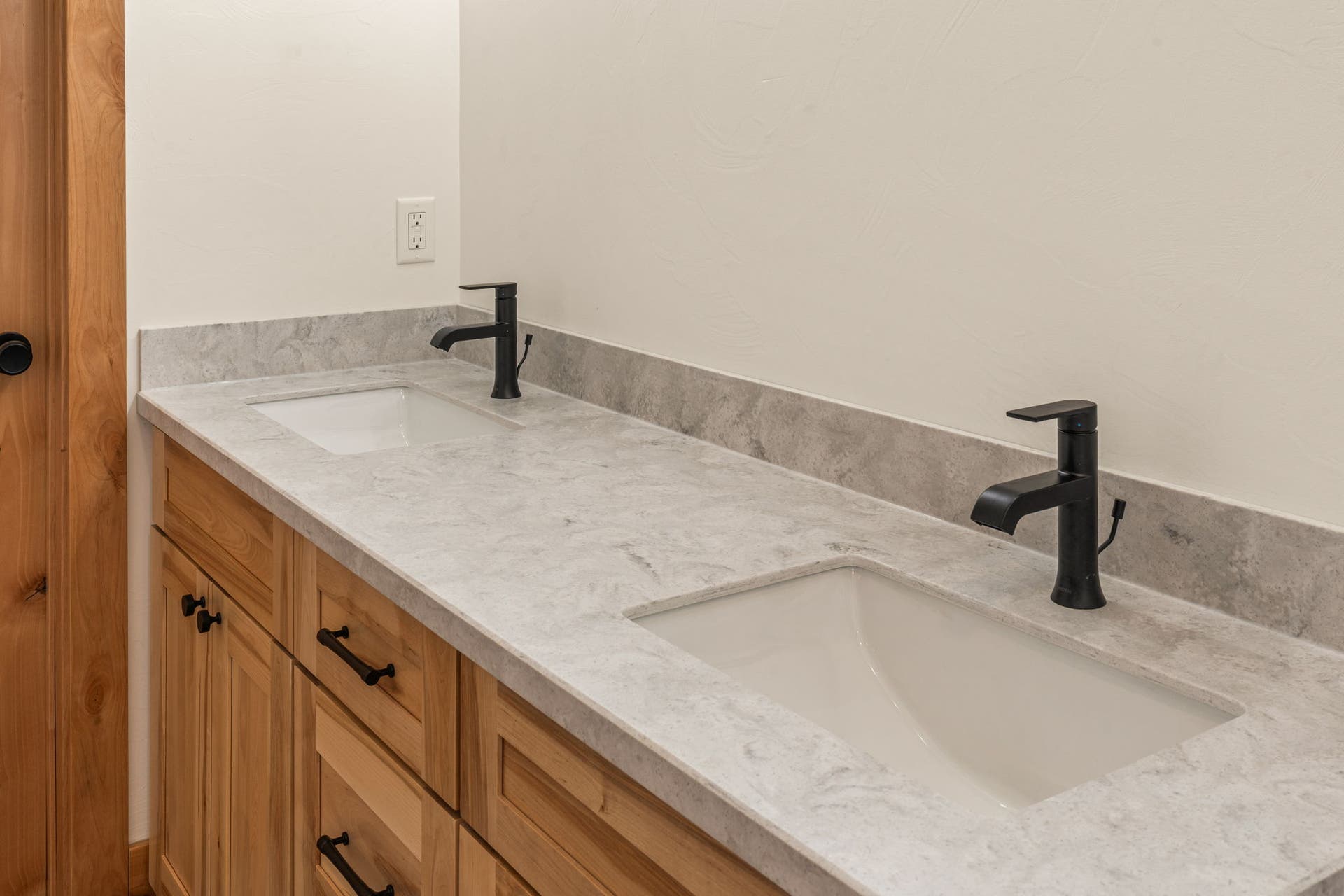 14 Nez Perce Trail, Townsend, MT 59644 Primary Bathroom