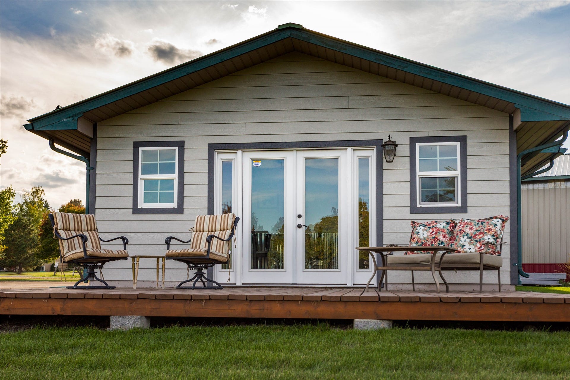 Sun room with deck facing the lake