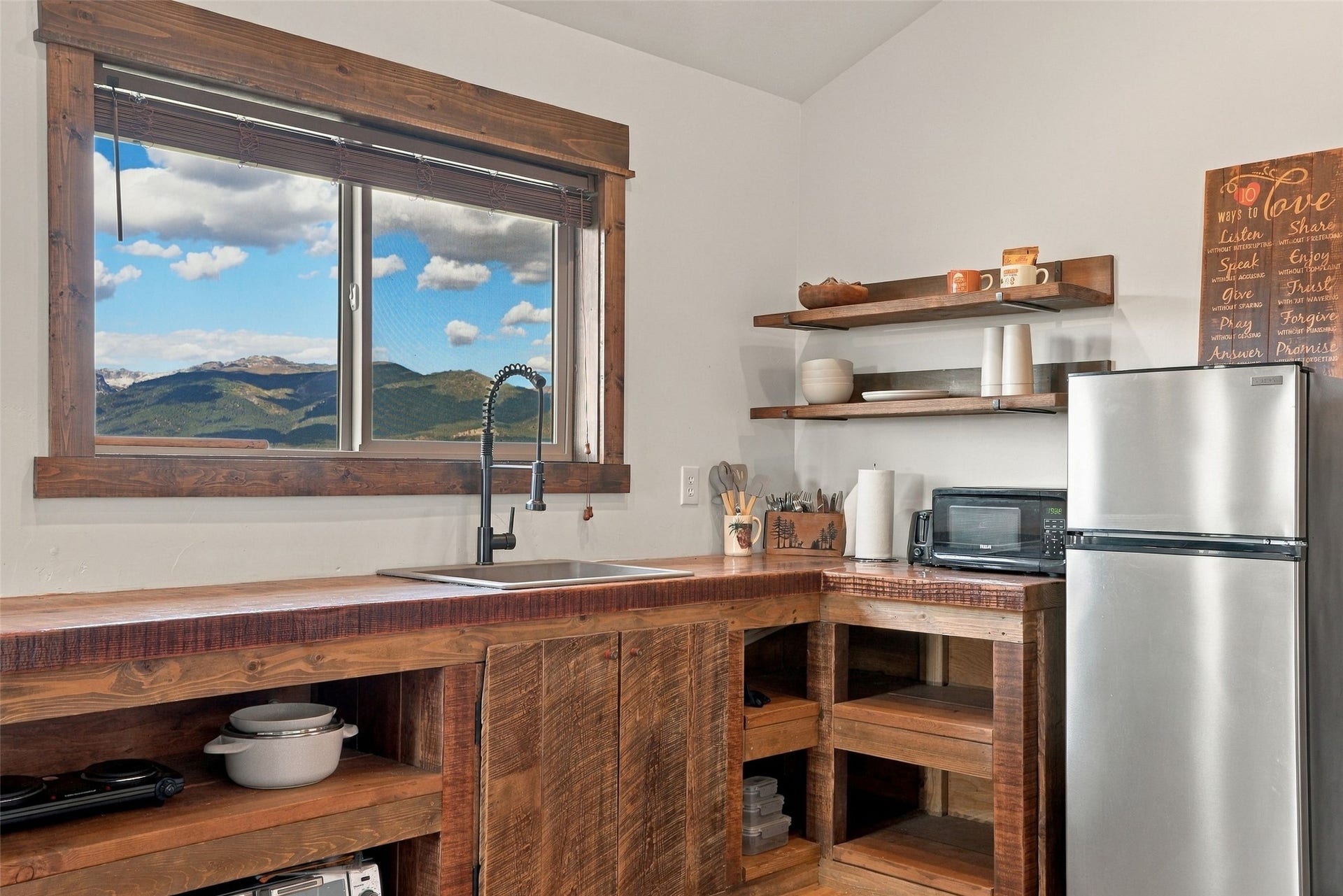 2015 View Lane, Corvallis, MT 59828 2015 View Lane, Corvallis, MT 59828