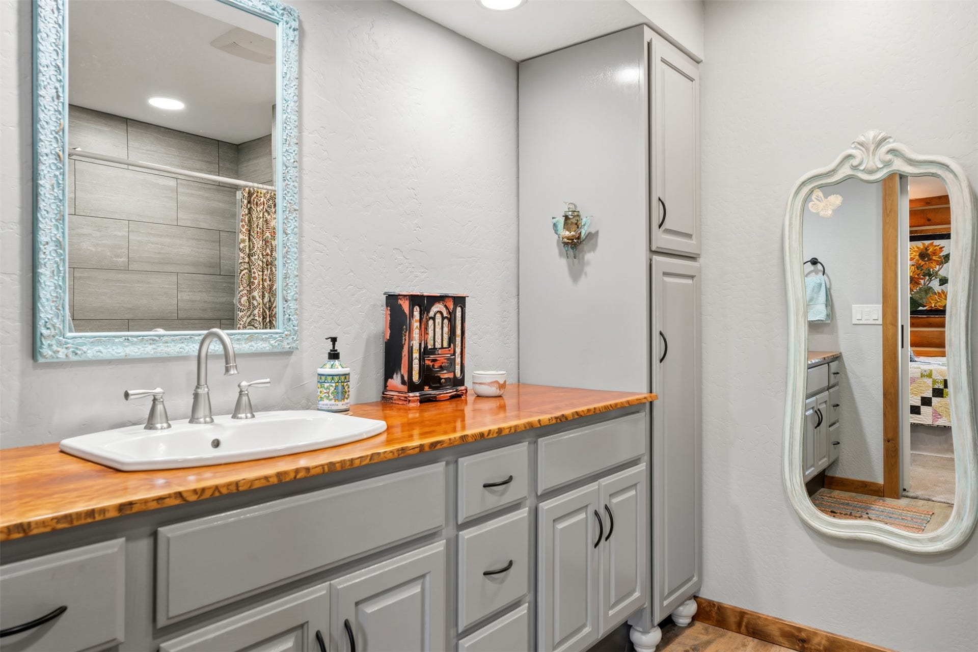 5165 Moores Way, Florence, MT 59833 Main home primary bathroom attached to primary bathroom on the main level