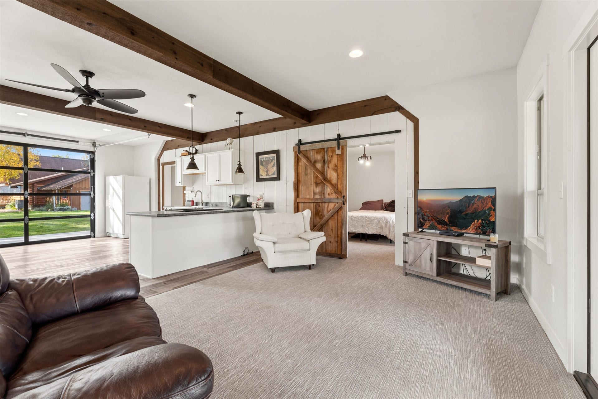 5165 Moores Way, Florence, MT 59833 Guest house living room with carpet