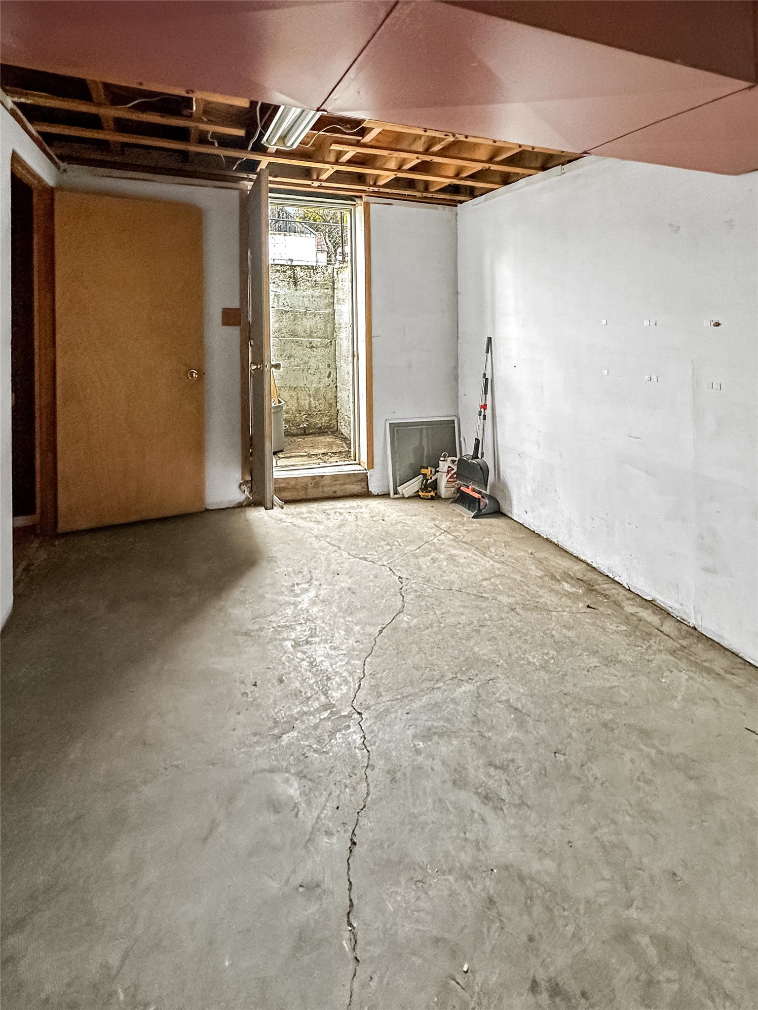 1123 2nd Street N, Shelby, MT 59474 Concrete floors, open ceiling, exterior door to outside