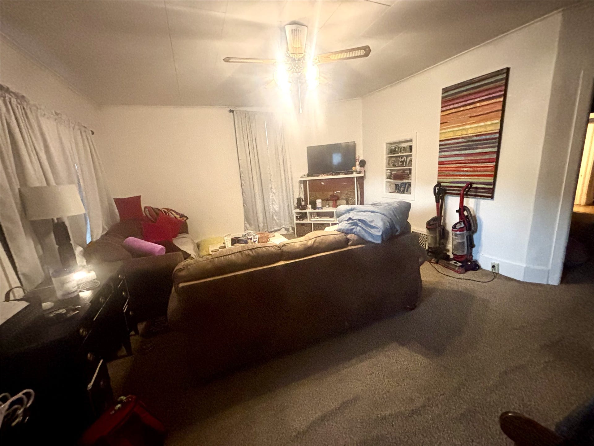 29 S Rodney Livingroom