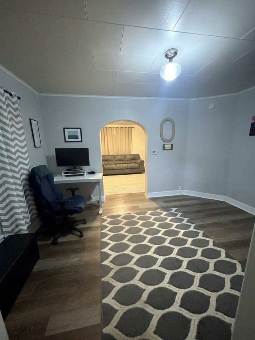 31 S Rodney Middle Room (AI staged)