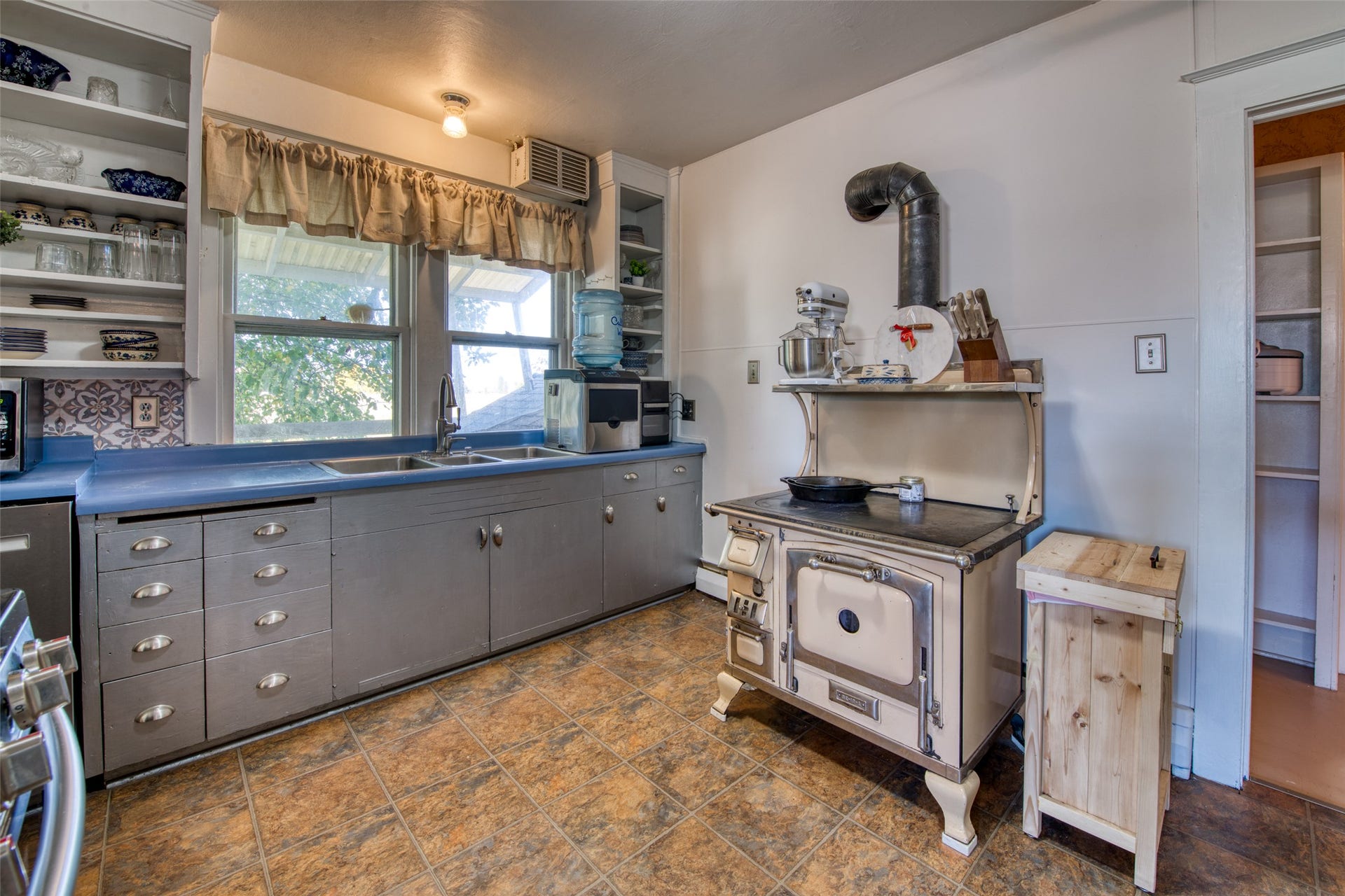 1321 Eastside Hwy, Corvallis, MT 59828