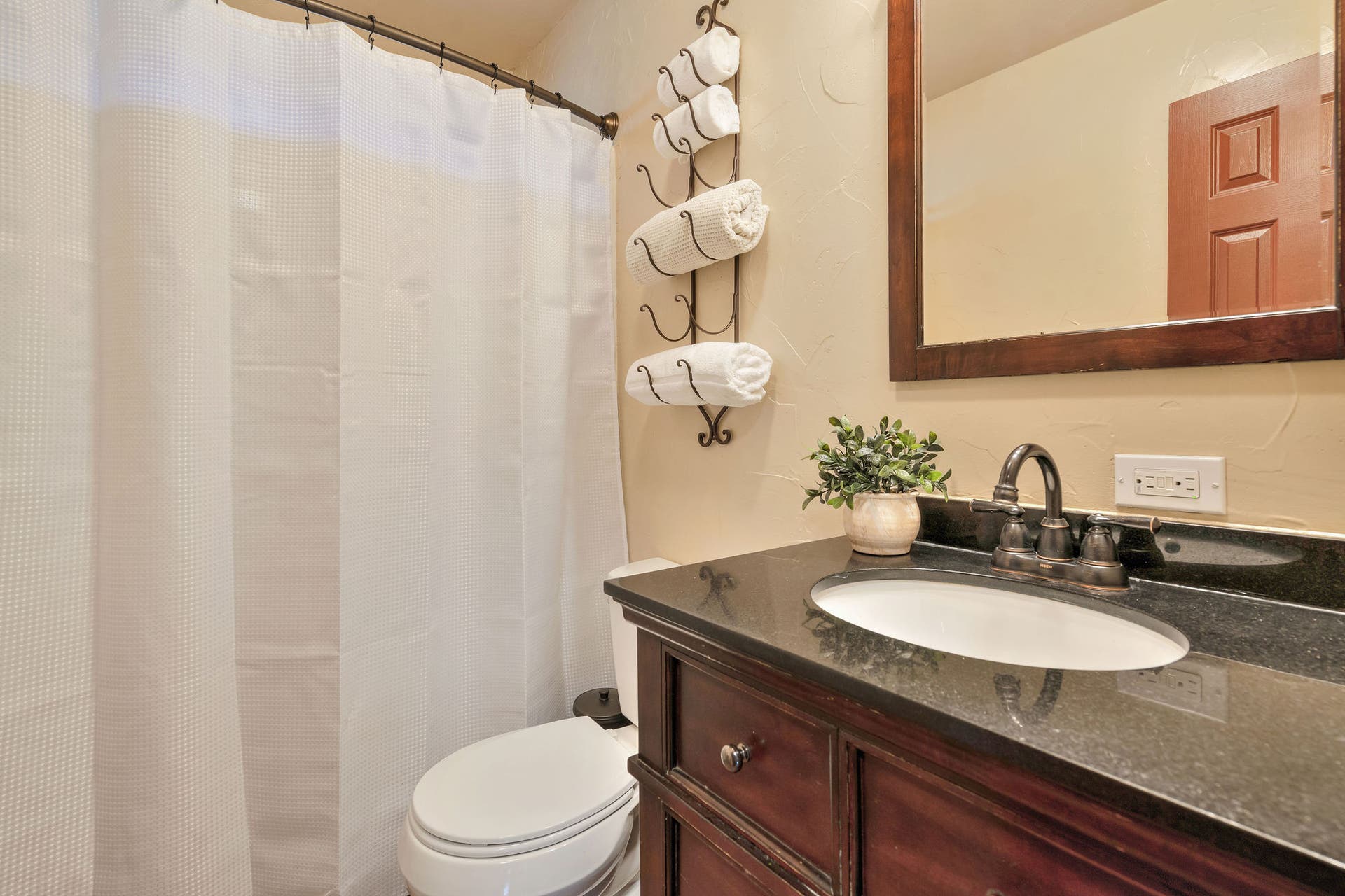 170 Kohler Lake Lane, Kalispell, MT 59901 Full Bathroom #2
