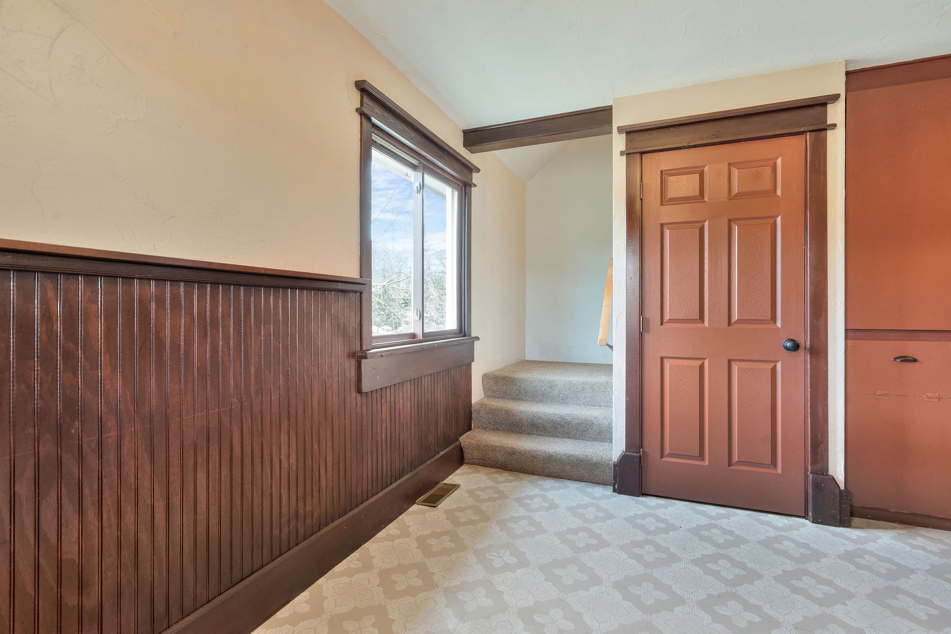 170 Kohler Lake Lane, Kalispell, MT 59901 Mudroom, Stairs to upstairs bedrooms