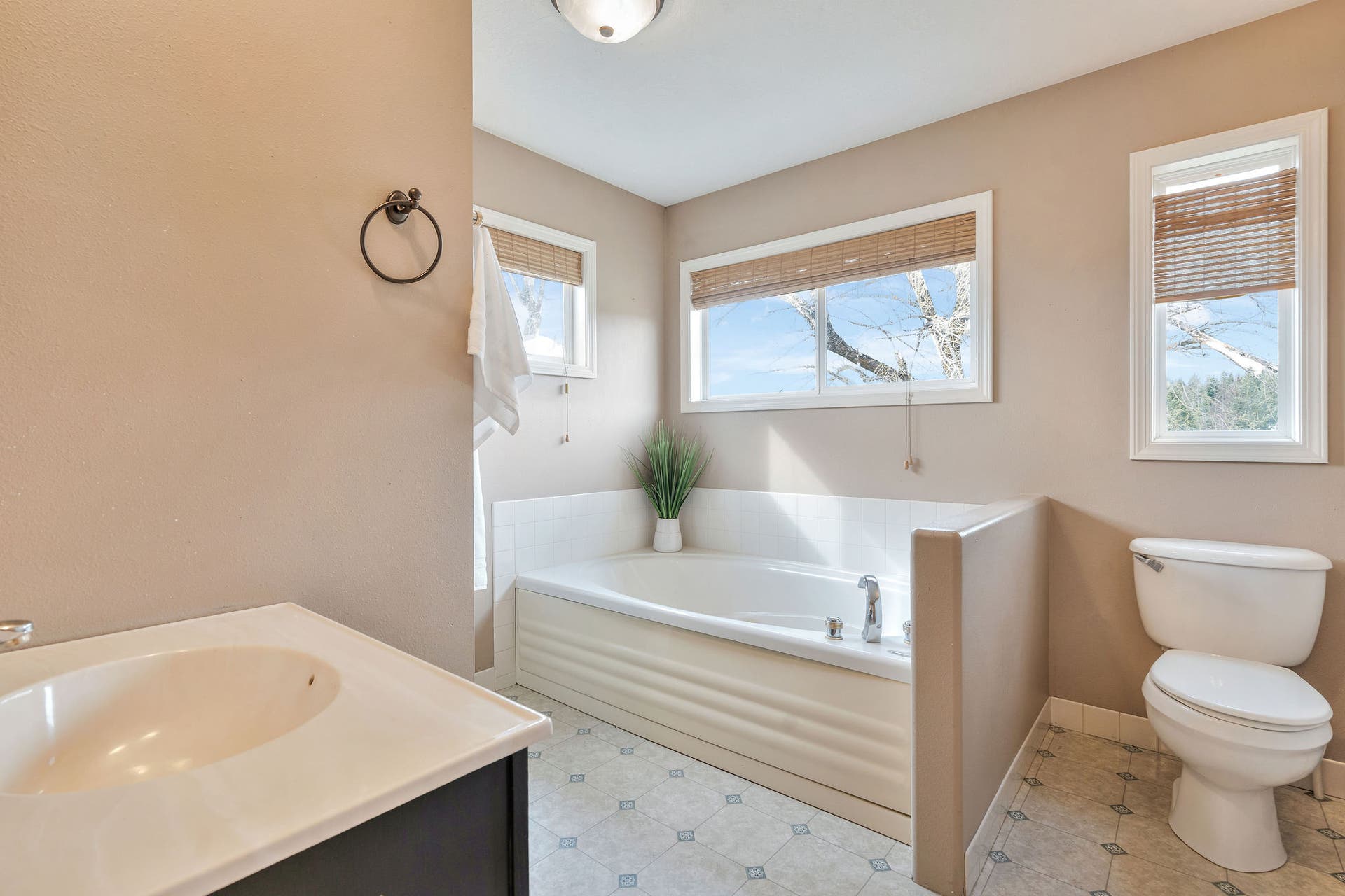 170 Kohler Lake Lane, Kalispell, MT 59901 Primary en-suite bathroom