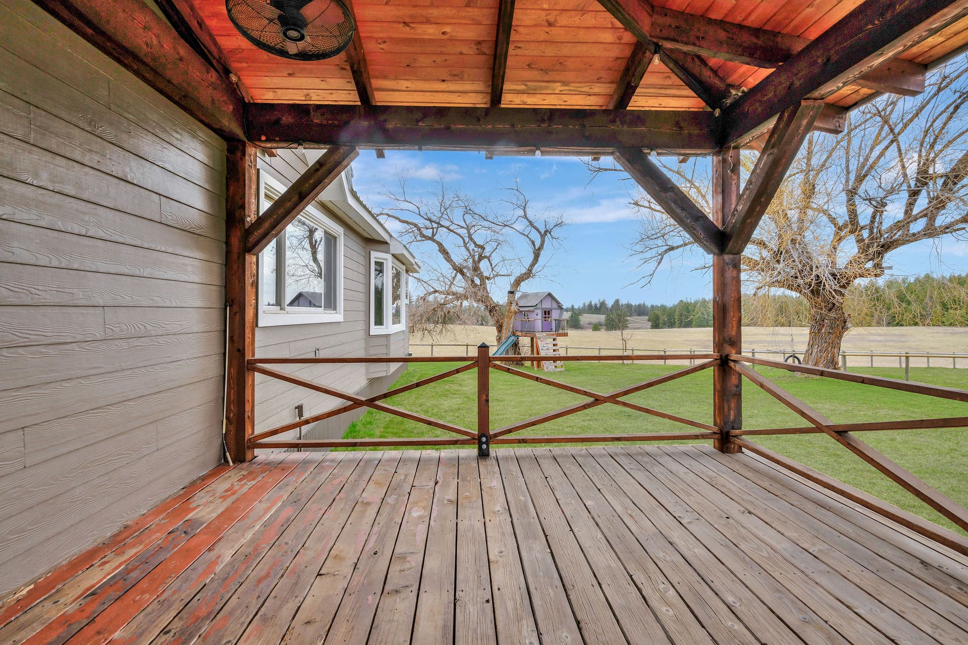 170 Kohler Lake Lane, Kalispell, MT 59901 Covered back porch