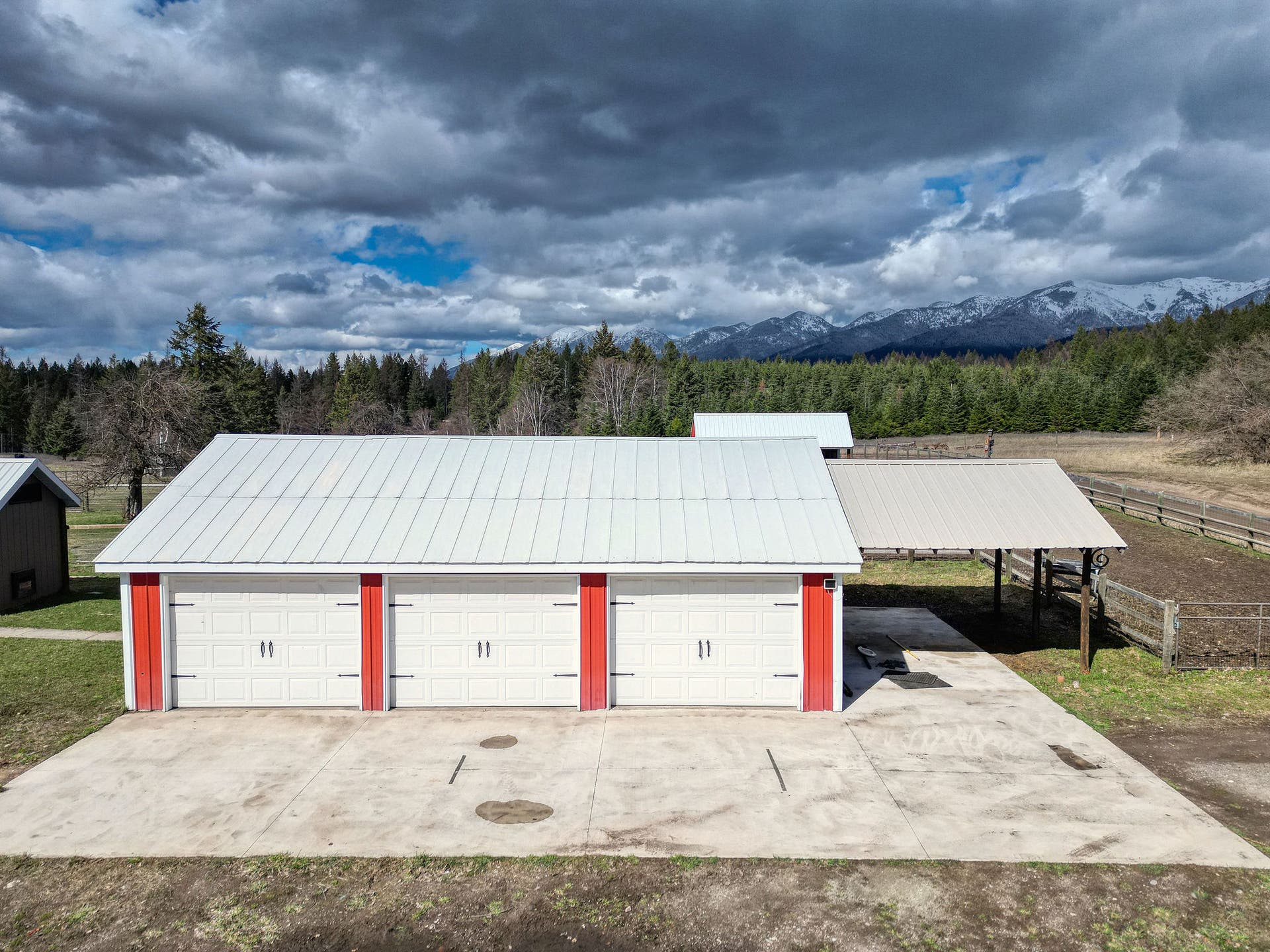 170 Kohler Lake Lane, Kalispell, MT 59901 Detached 3 car garage, carport on side