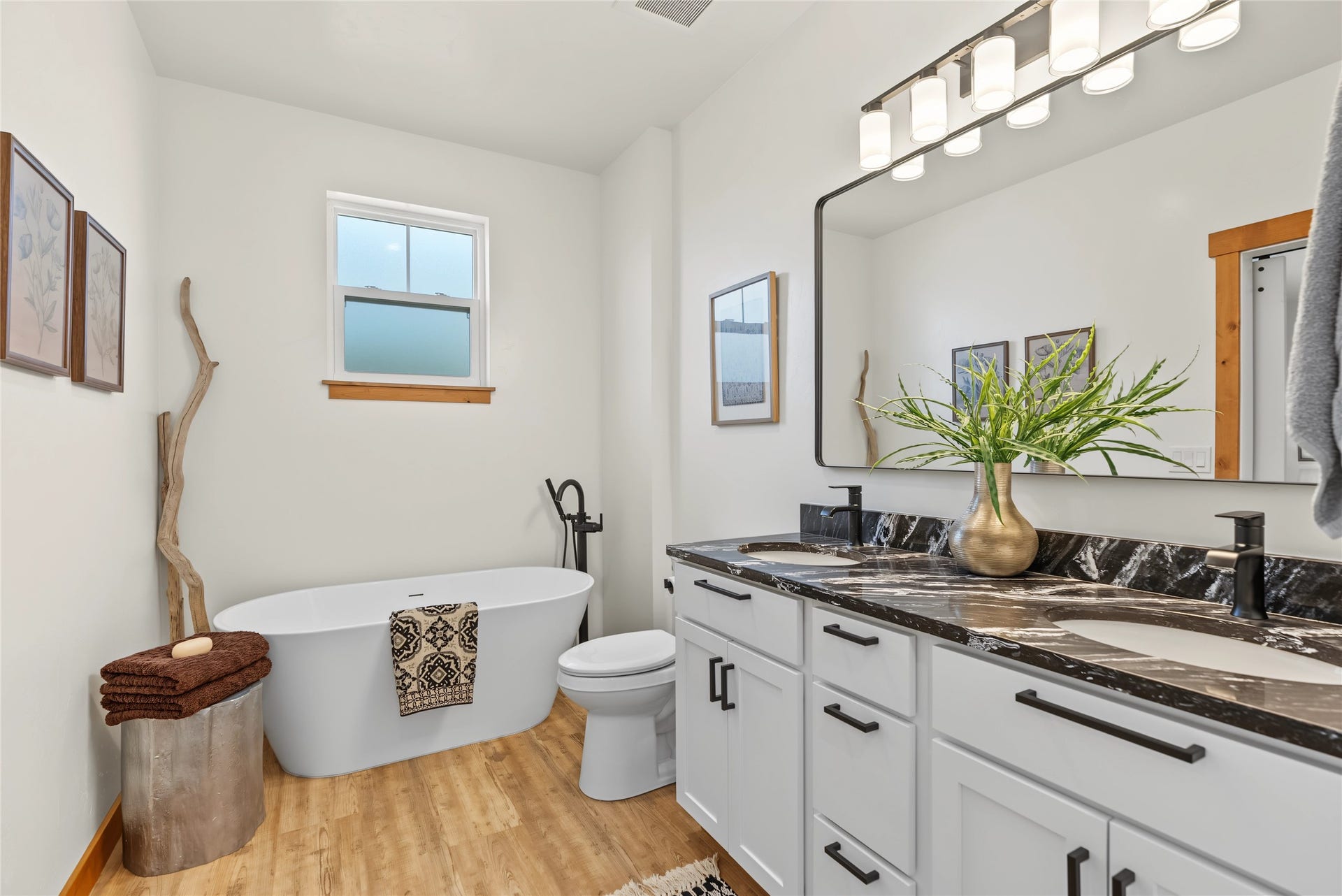 710 August Way, Kalispell, MT 59901 Primary bedroom bathroom with soaker tub.