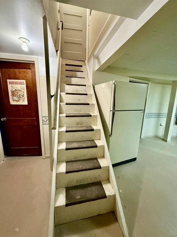 Stairs to full basement