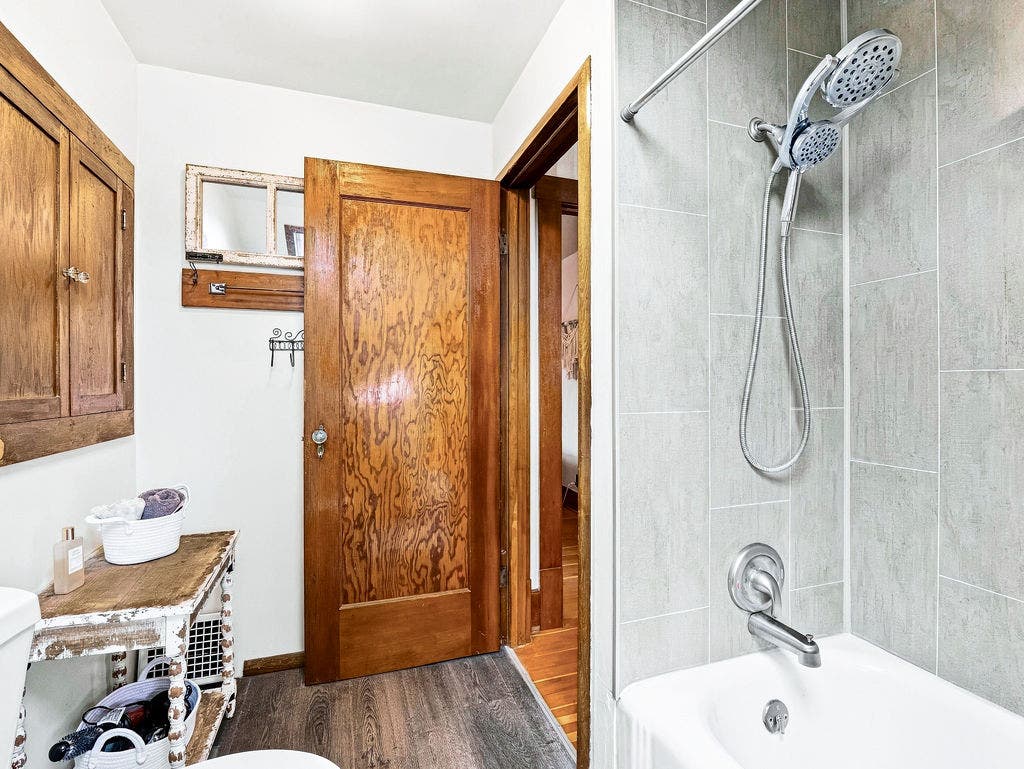 220 Adams Street, Helena, MT 59601 220 Adams Street, Helena, MT 59601
