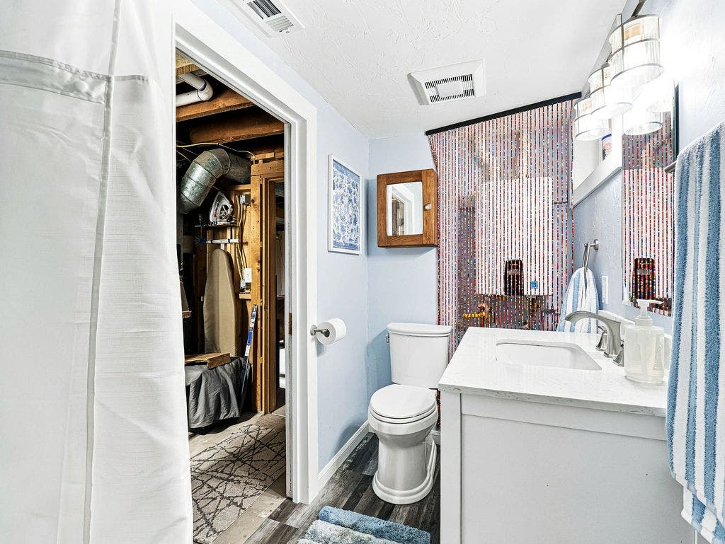 220 Adams Street, Helena, MT 59601 220 Adams Street, Helena, MT 59601