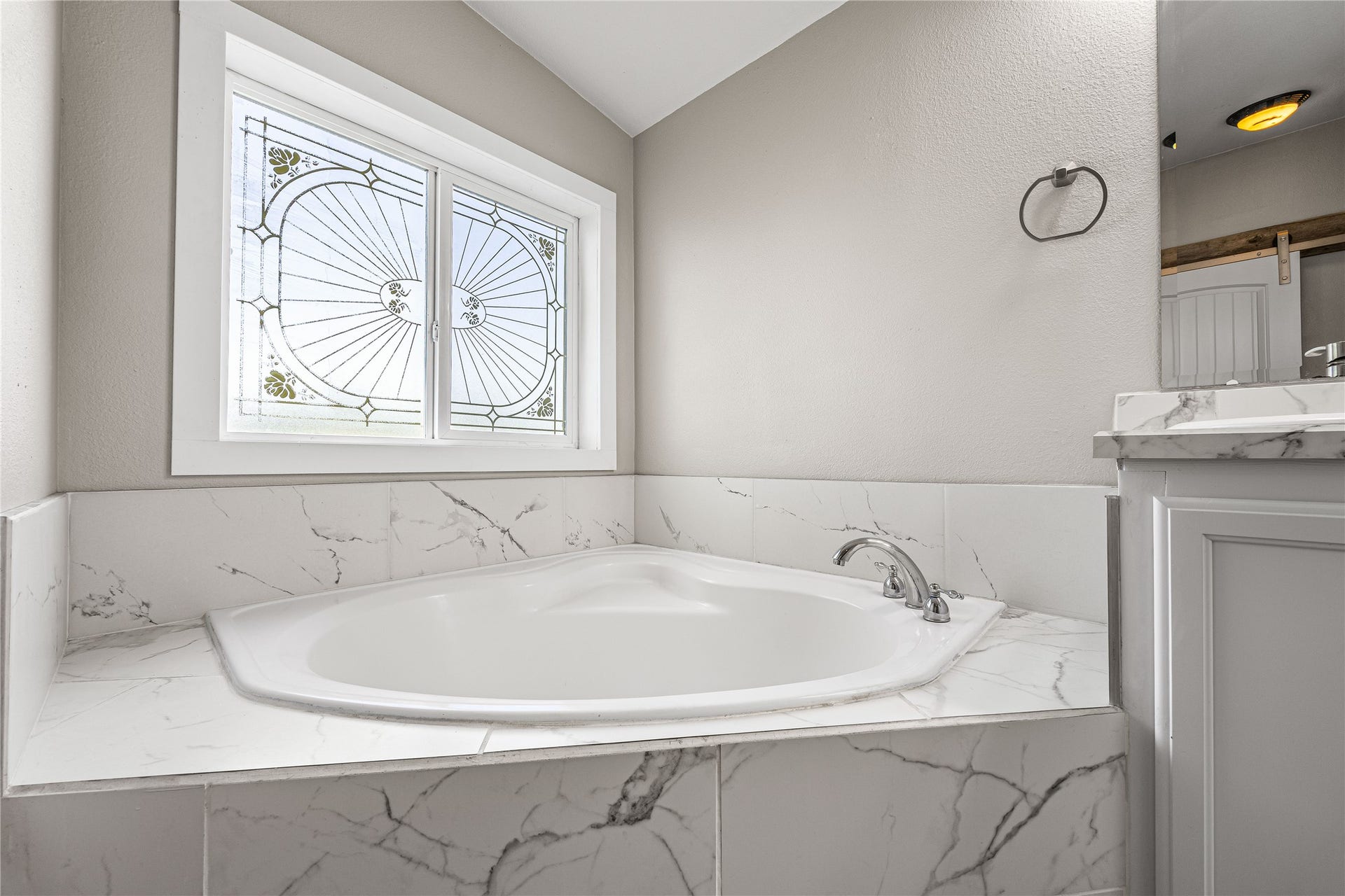 9806 Wheatgrass Lane, Missoula, MT 59808 Primary Bath