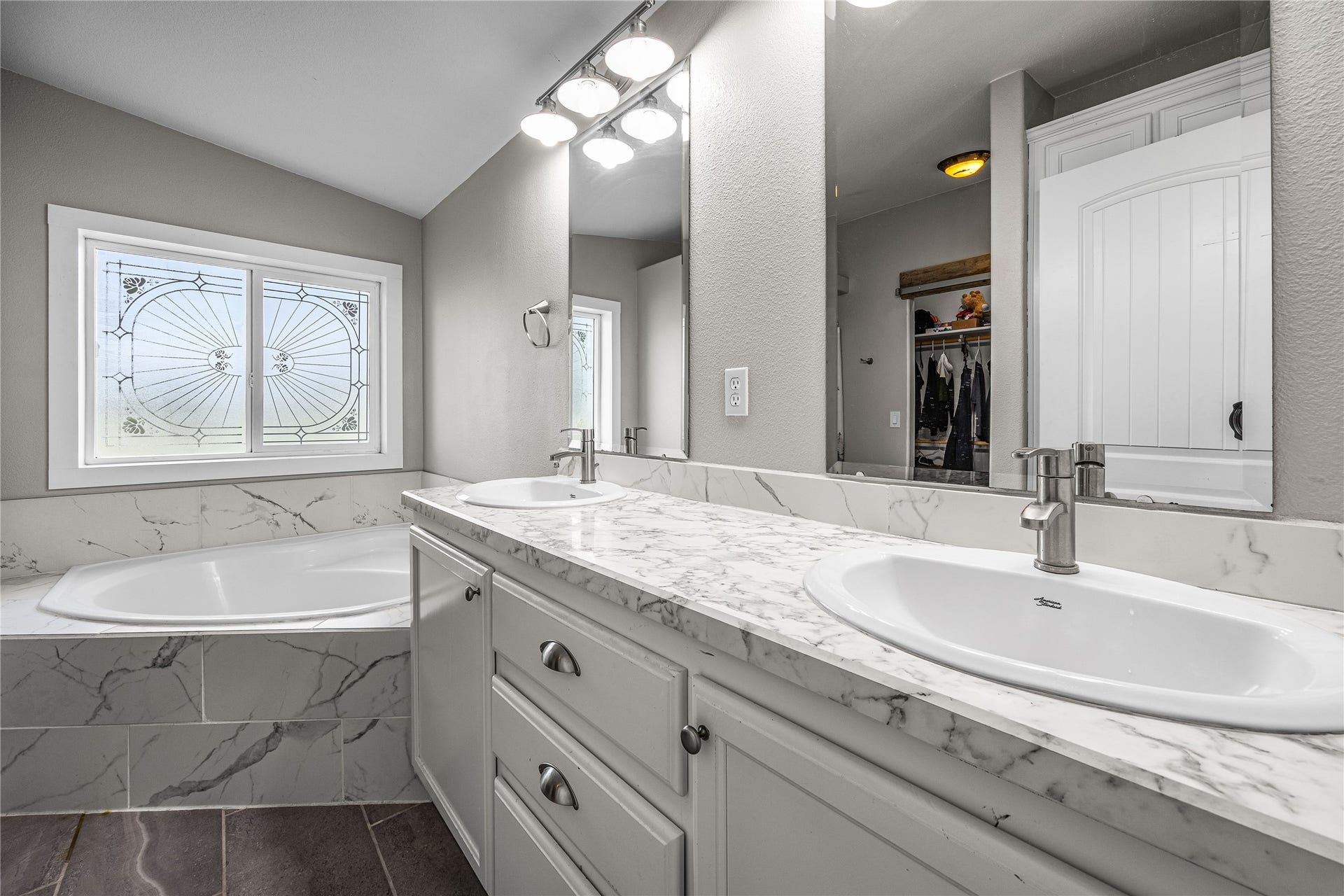 9806 Wheatgrass Lane, Missoula, MT 59808 Primary Bath