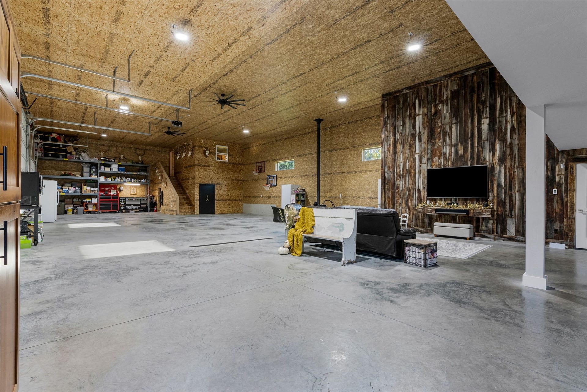 8350 Vann Drive, Lolo, MT 59847