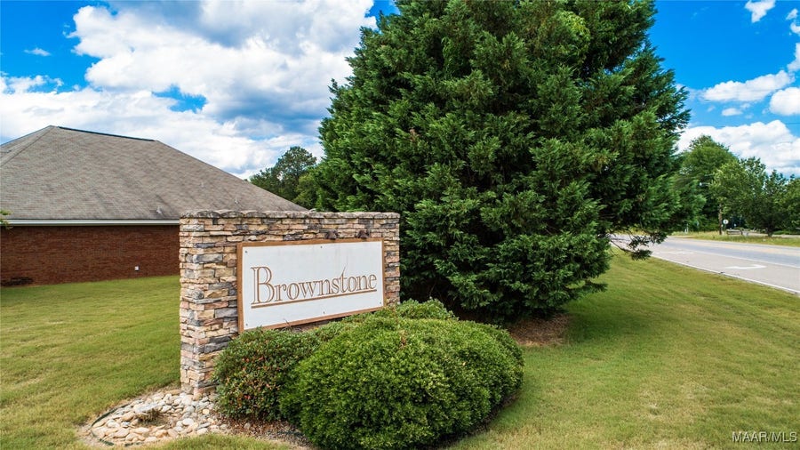 Property photo for 125 Brownstone Loop, Elmore, AL