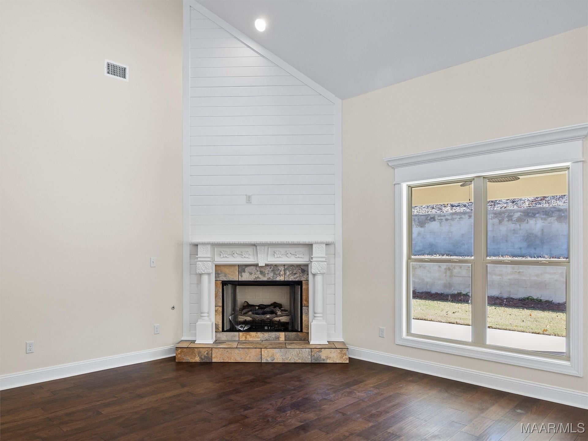 Living room w/ fireplace