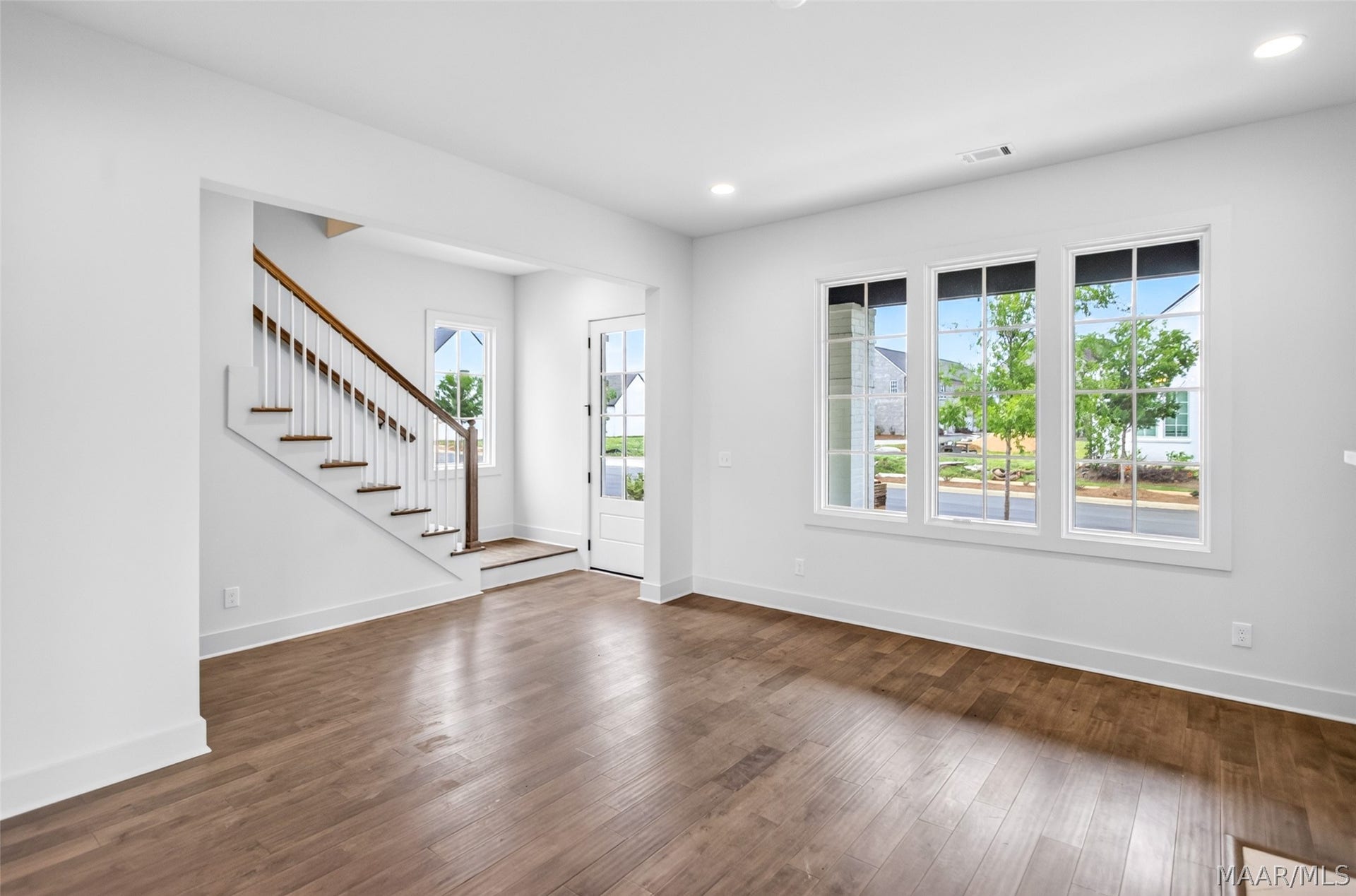 Entry/Living