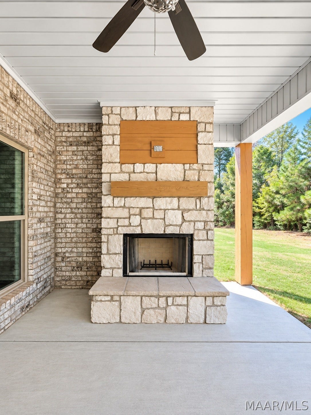 153 Trotter's View Road, Deatsville, AL 36022