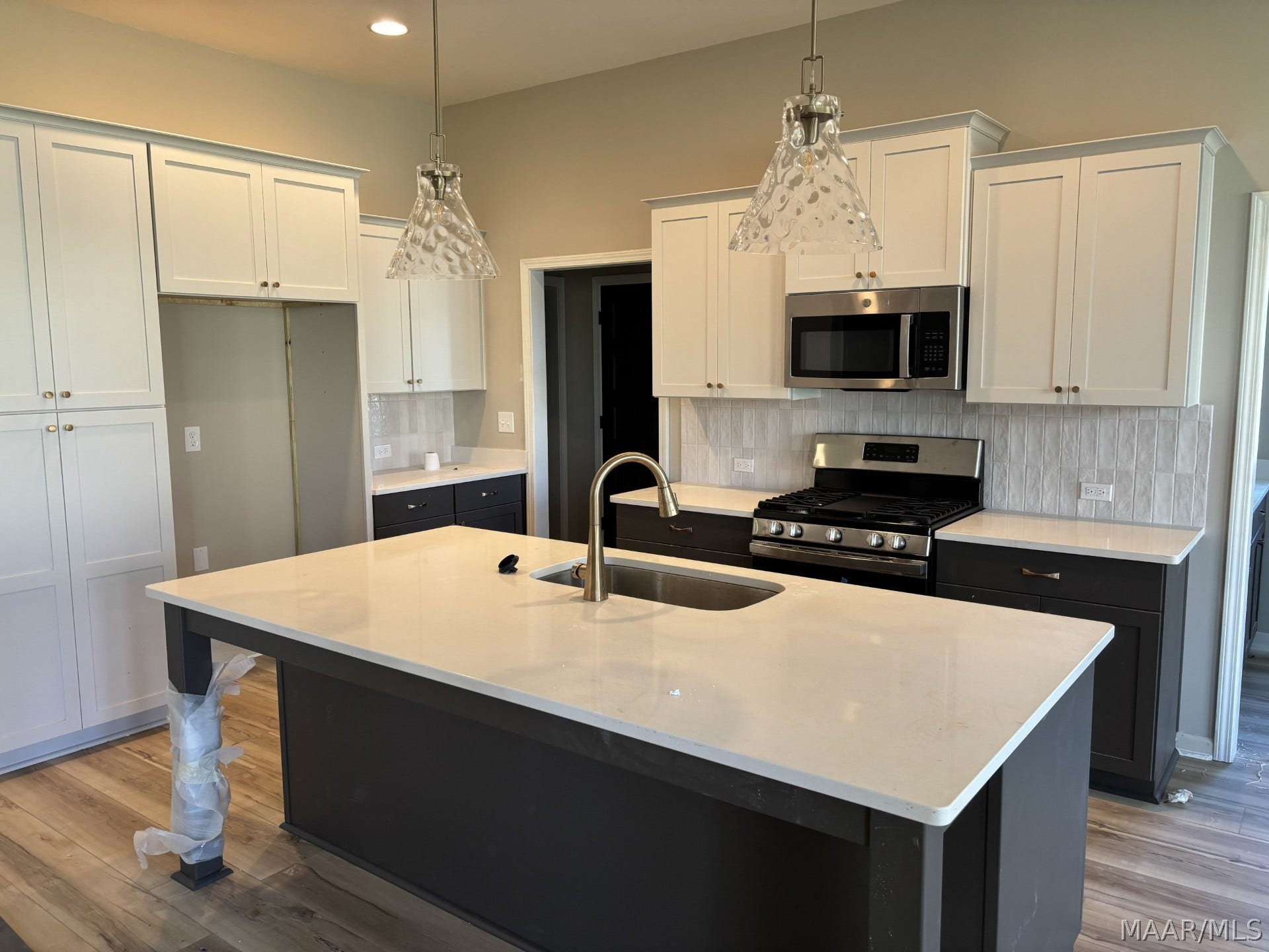 Stunning kitchen island.