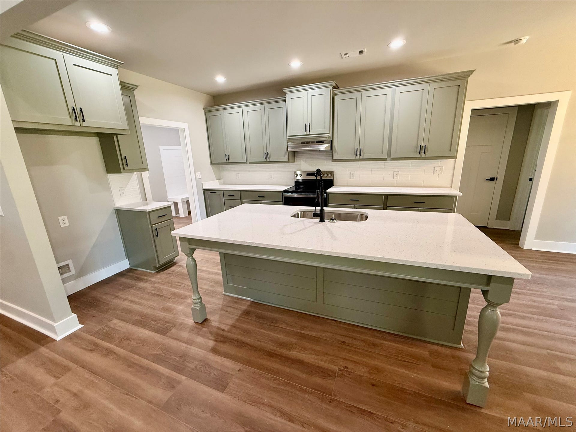 421 Sunnybrook Drive, Deatsville, AL 36022