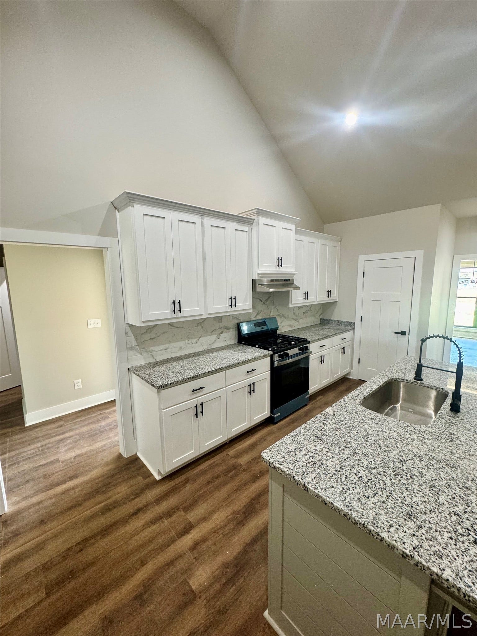 646 Chanlee Drive, Deatsville, AL 36022