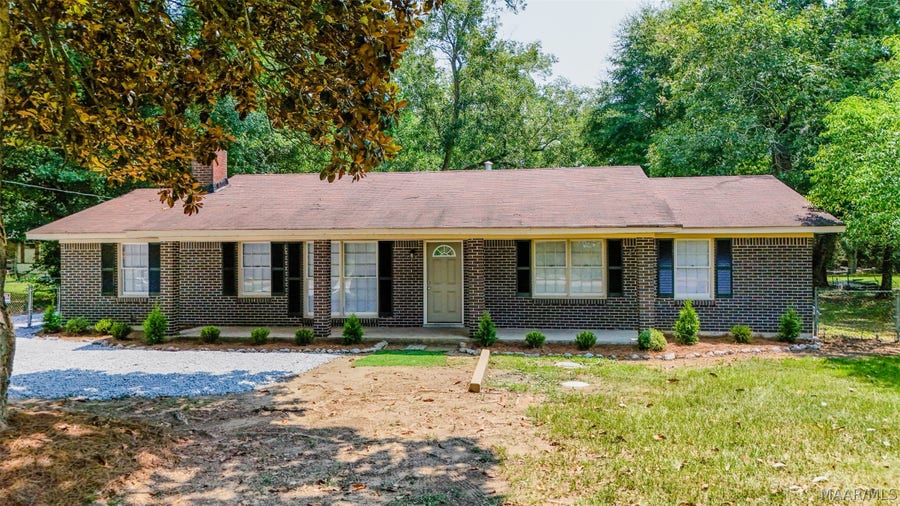 Property photo for 990 Highway 143, Elmore, AL