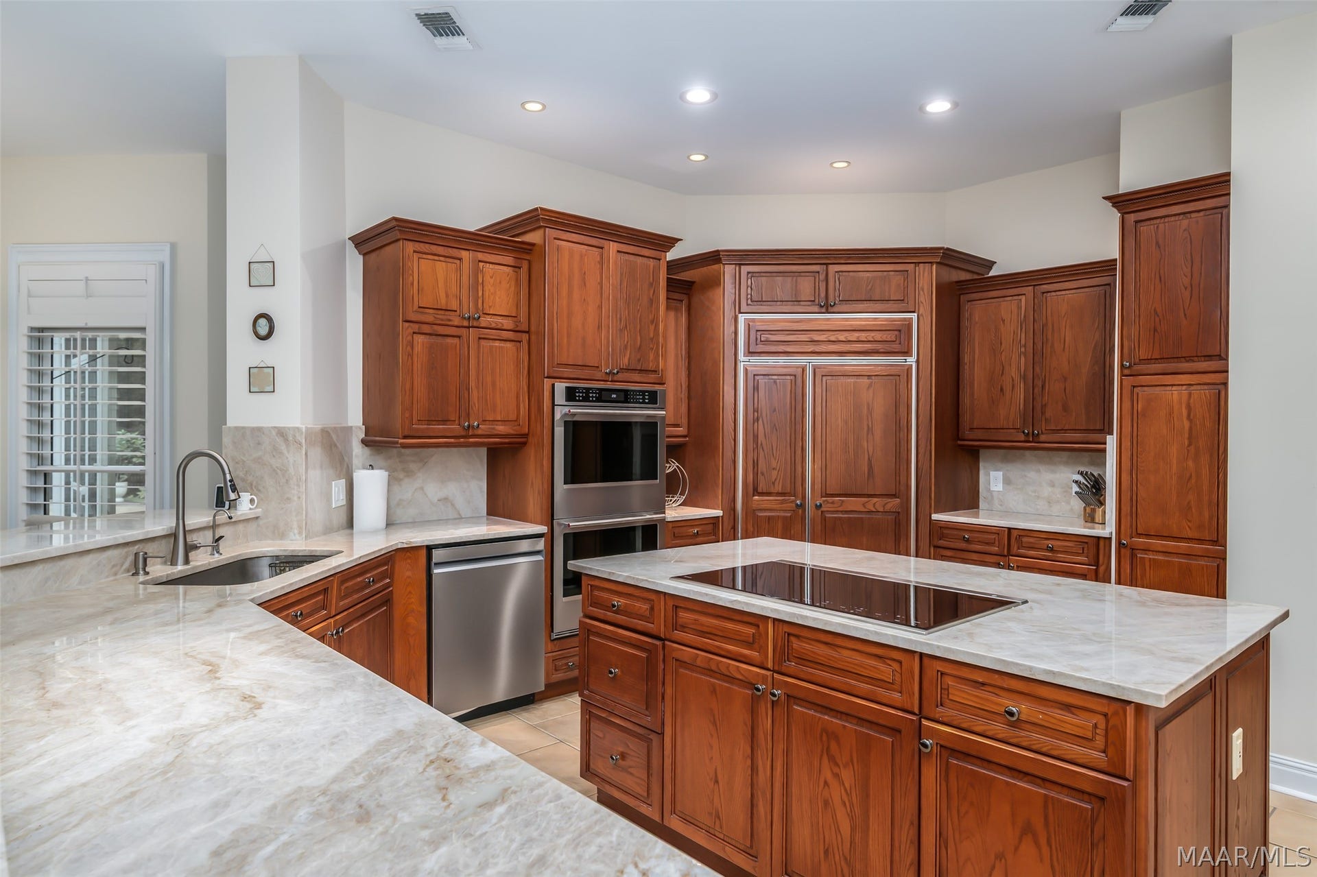 A spacious, well-appointed Chef's Kitchen