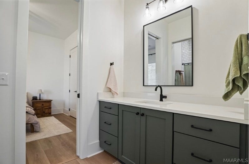 581 King's Meadow Street, Pike Road, AL 36064 Jack & Jill bath between the front 2 bedrooms