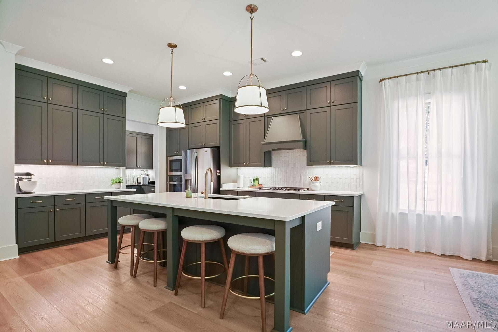 581 King's Meadow Street, Pike Road, AL 36064 looking toward the butlers pantry